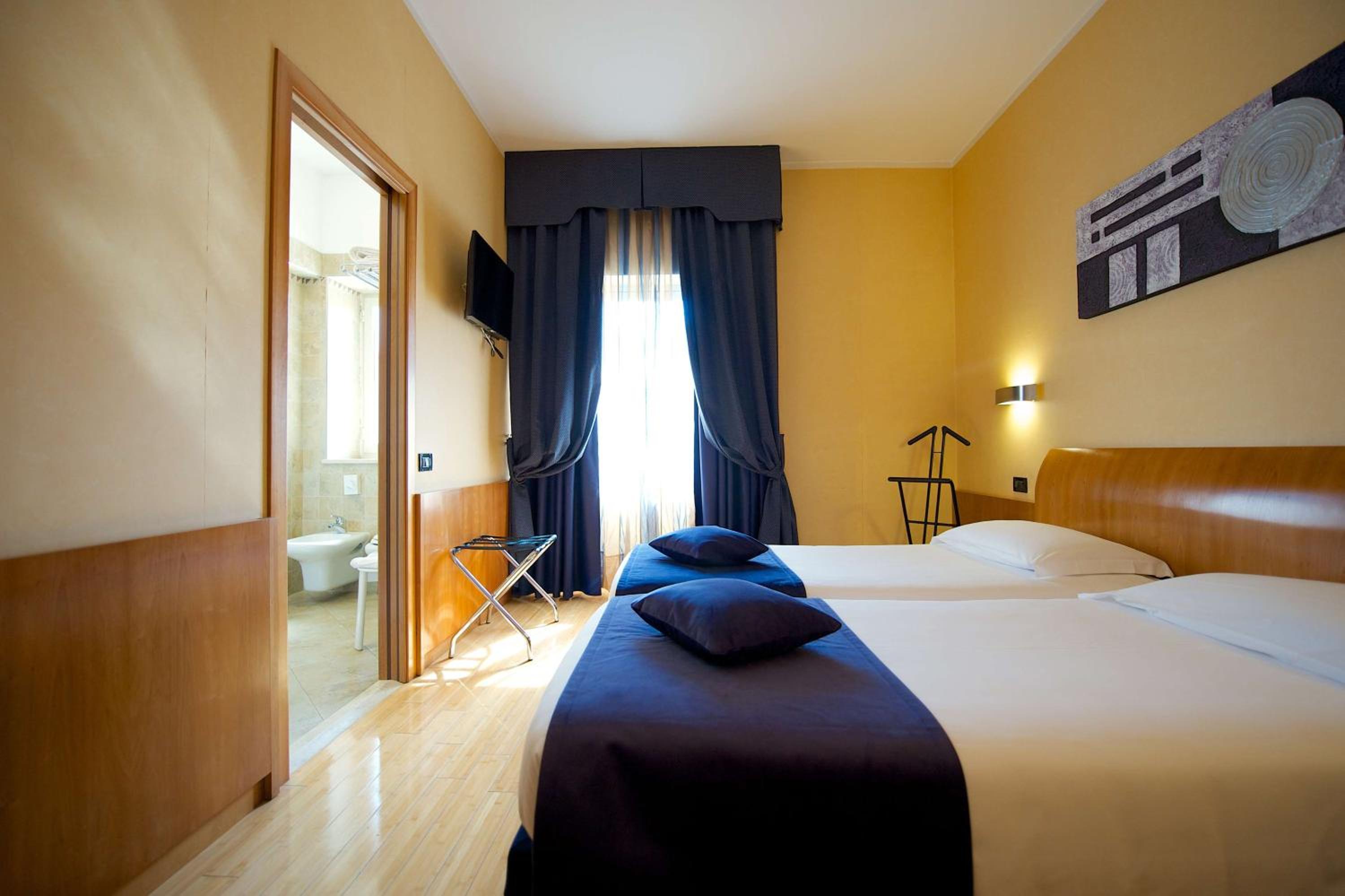 Classic Twin Room - Photo 5