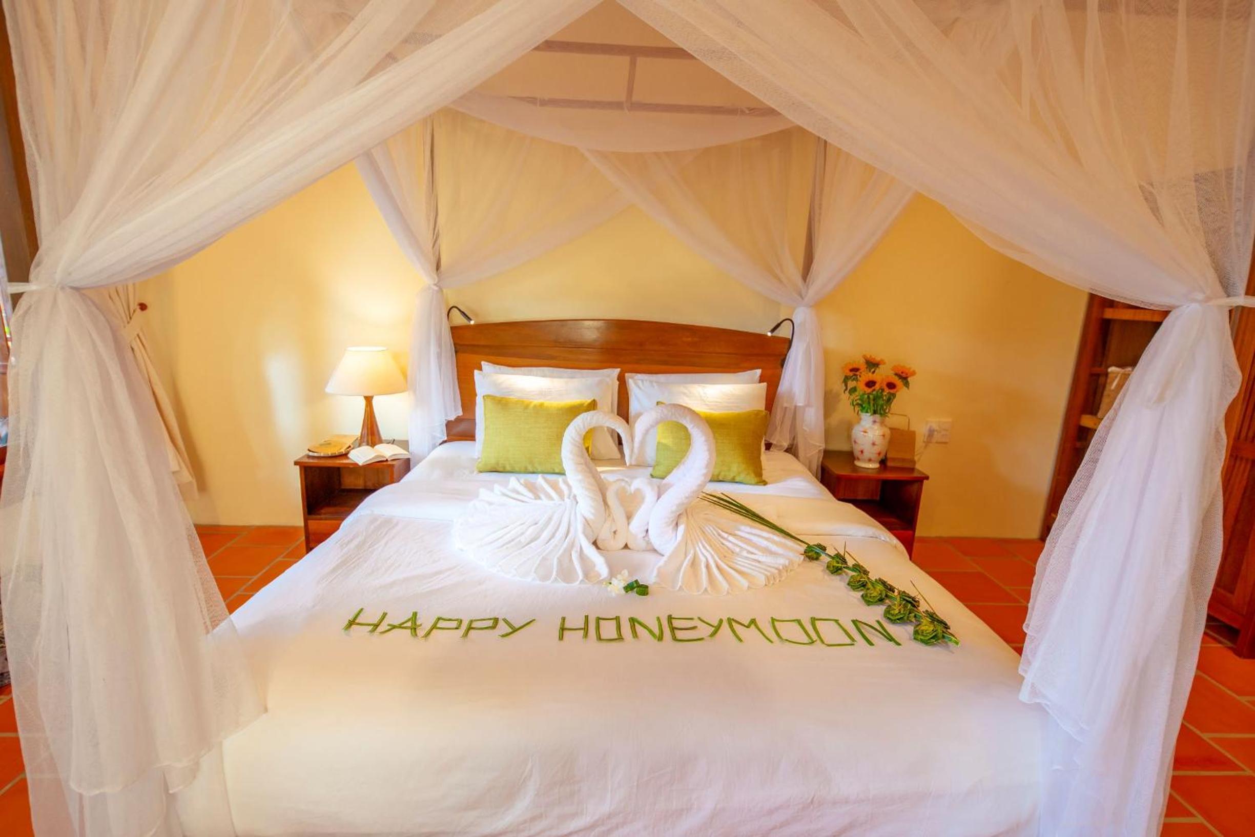 Double Room with Garden View thumbnail 6