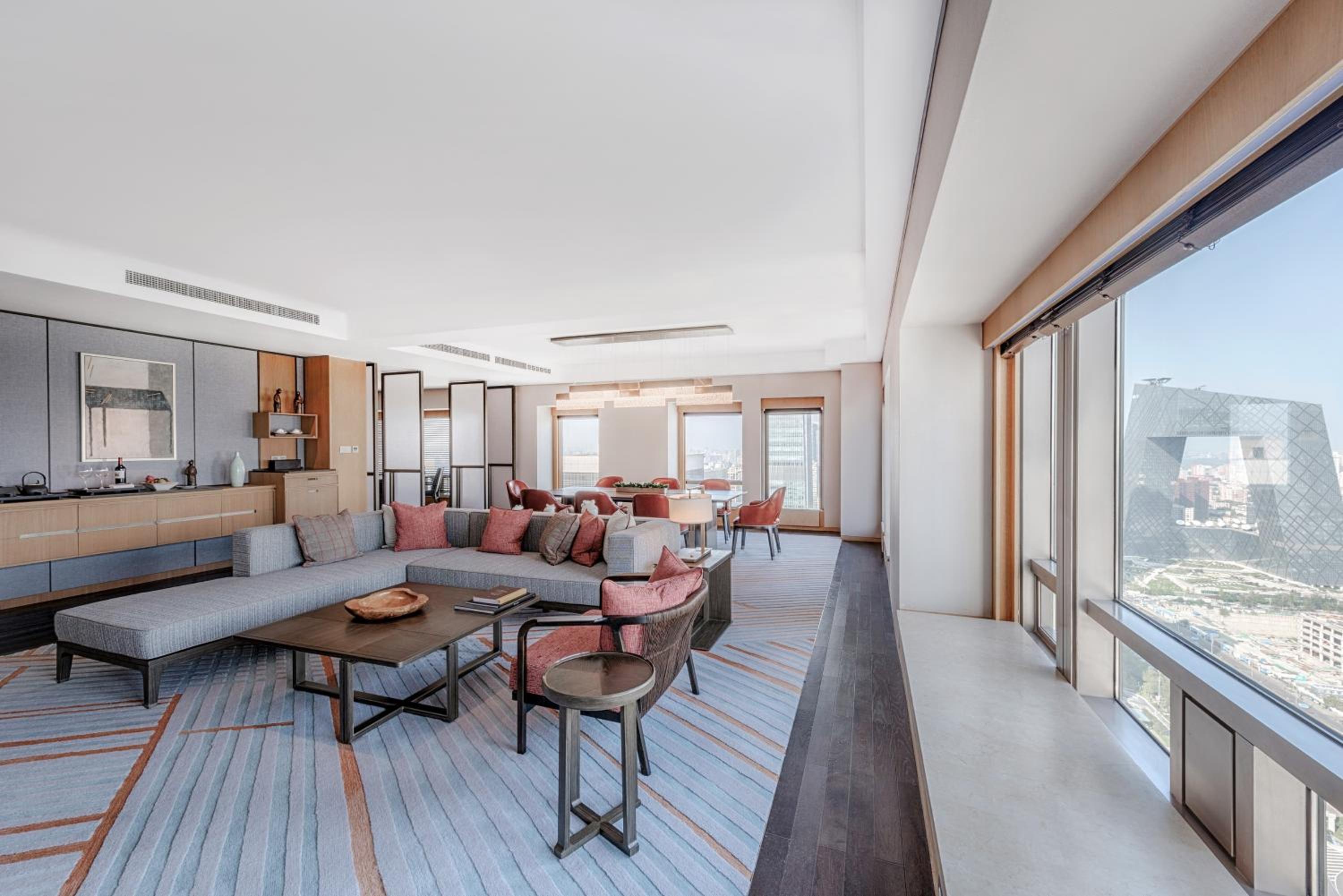 Executive Suite - Photo 6