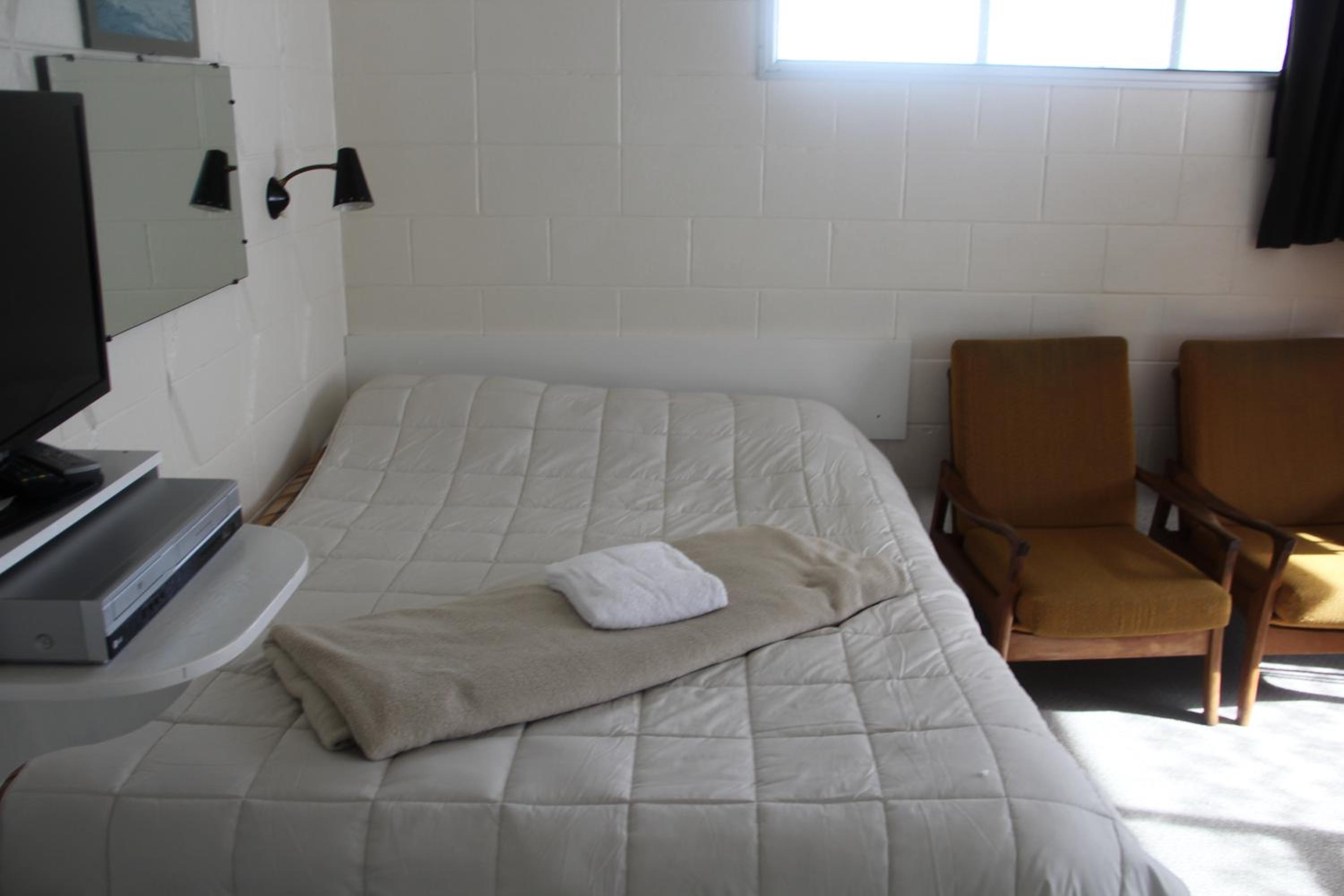 Budget Double Room - Photo 2