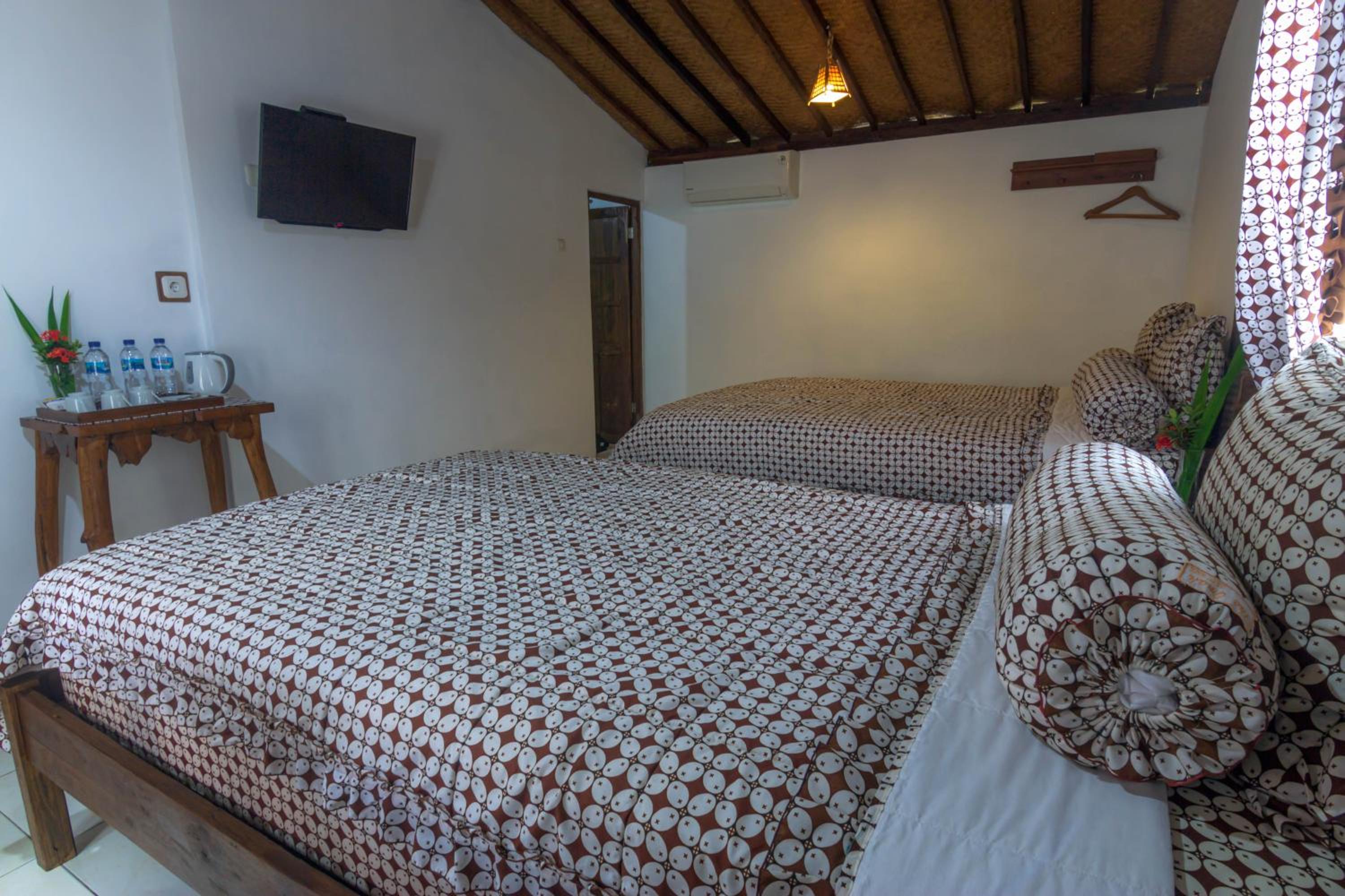Triple Room with Balcony - Photo 12