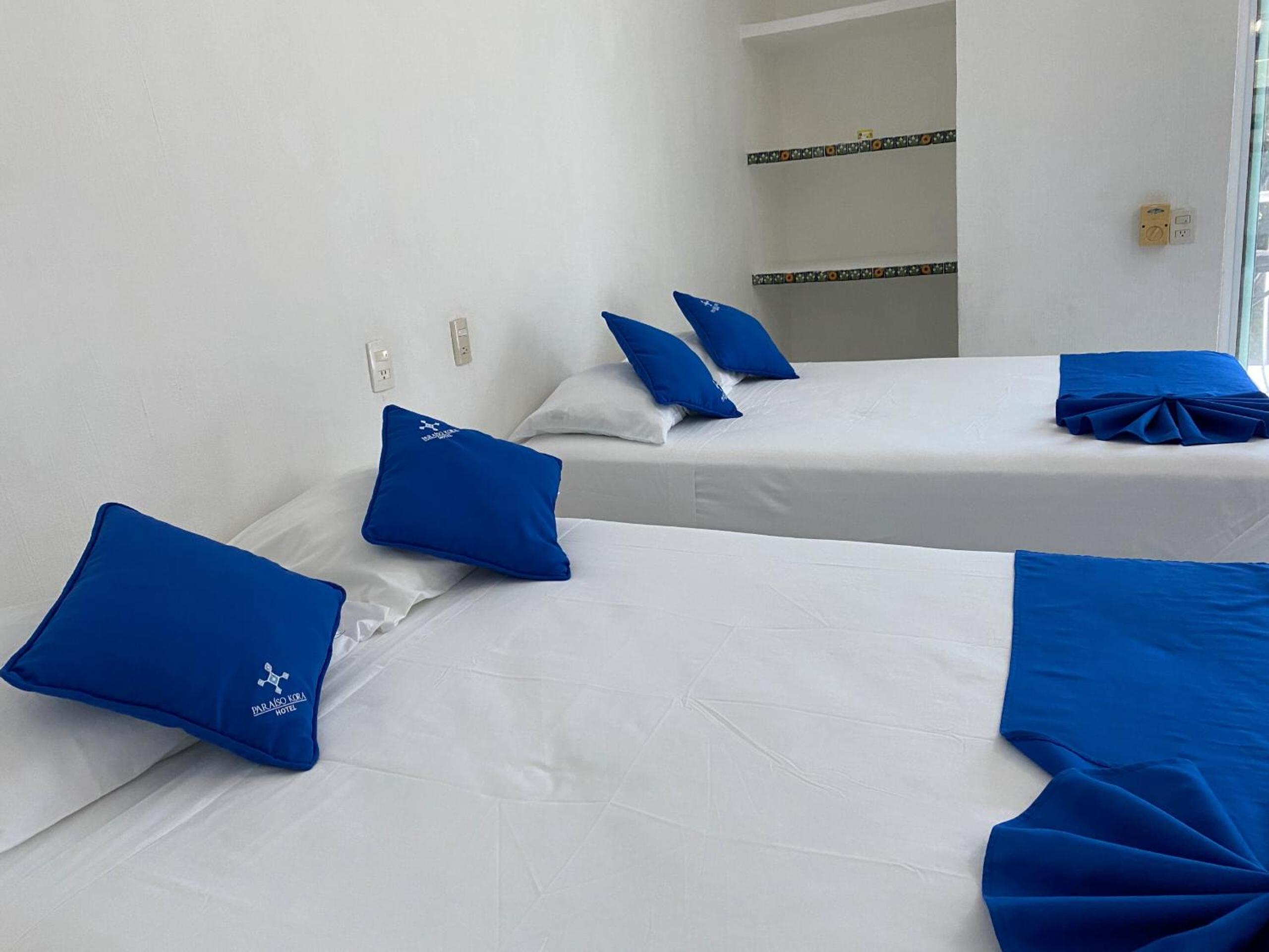 Double Room with Two Double Beds - Photo 6