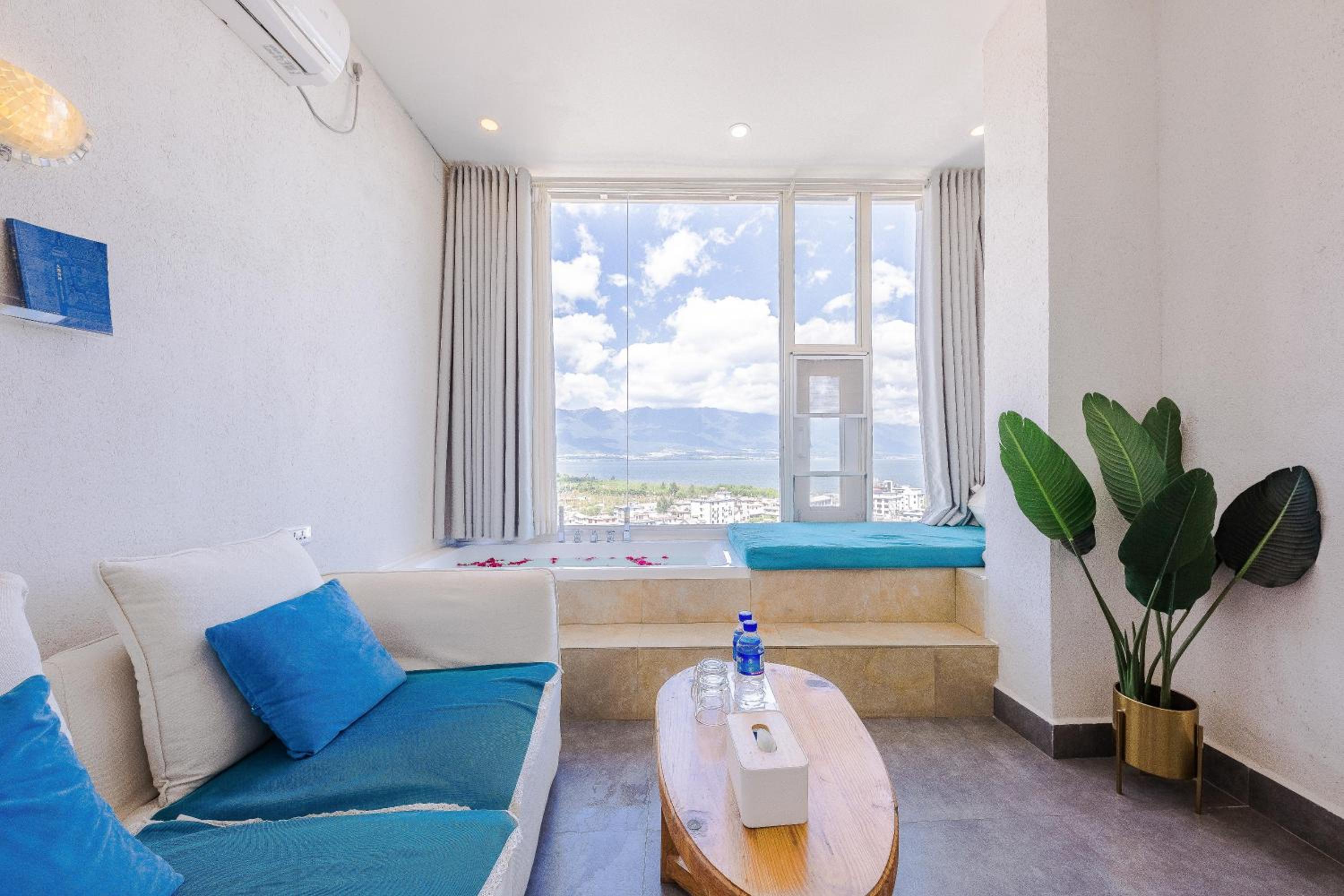 Deluxe Double Room with Sea View photo 2
