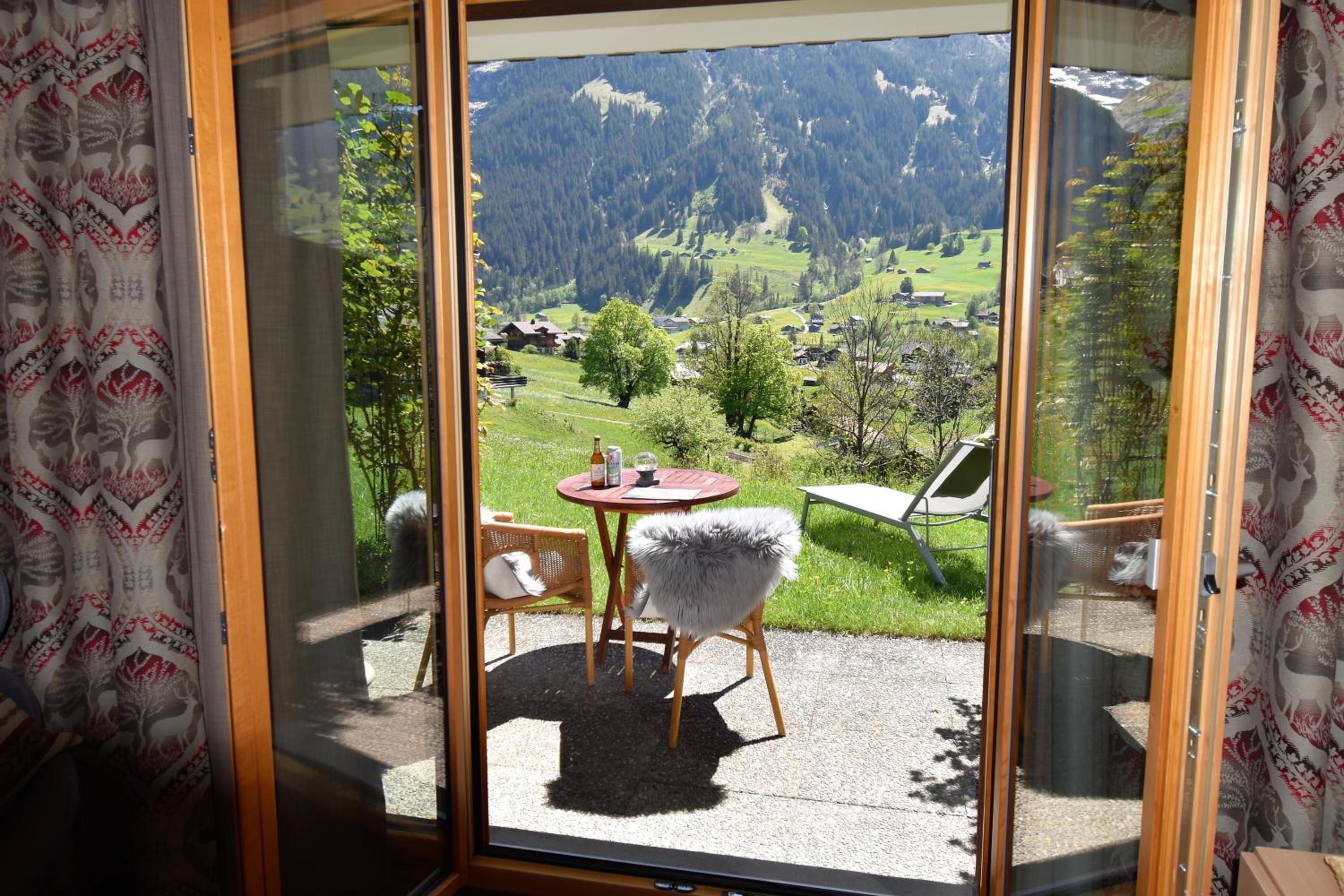 Superior Double Room Enzian with Eiger view and garden access photo 2