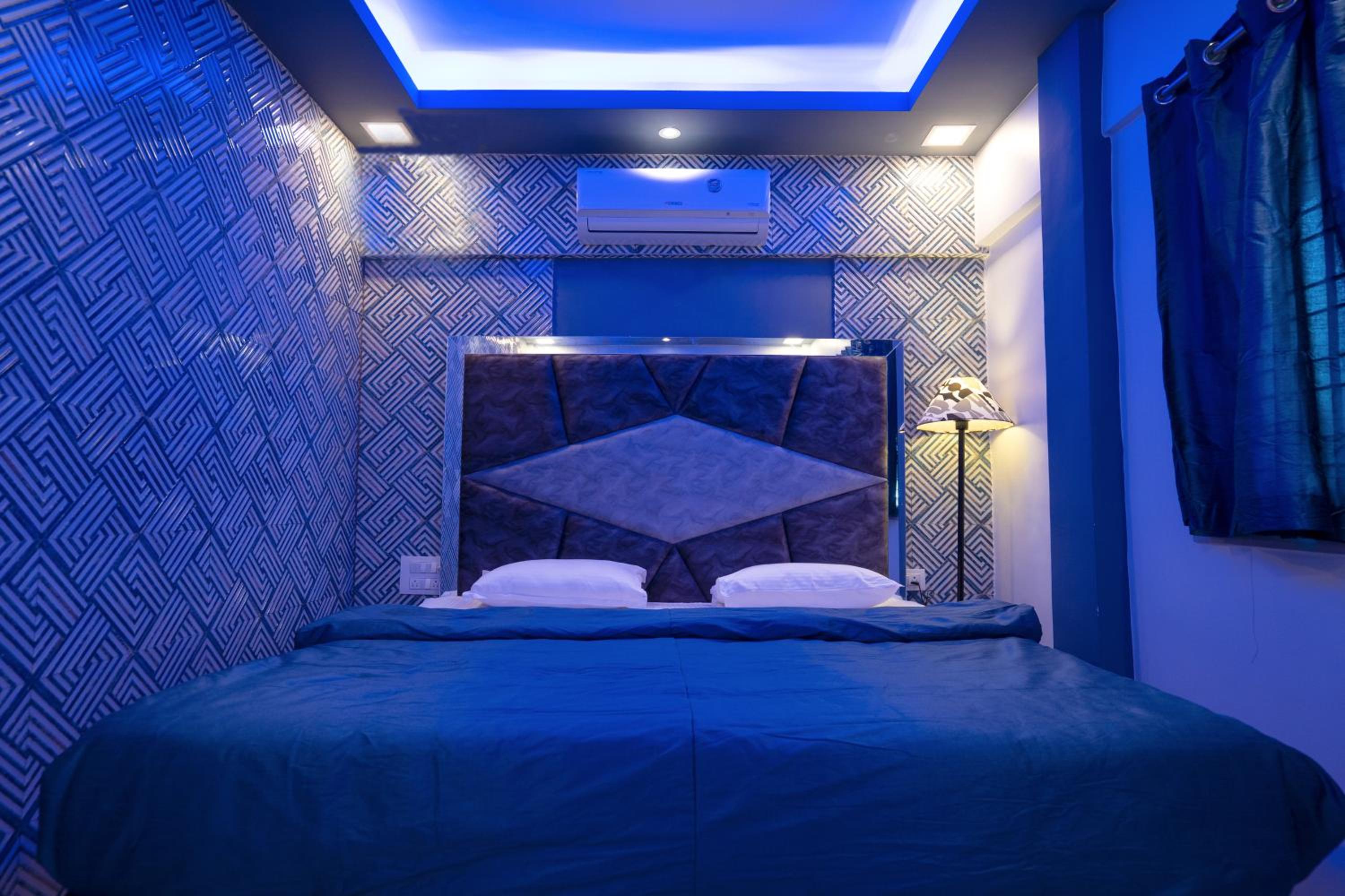 Two-Bedroom Apartment - Photo 2