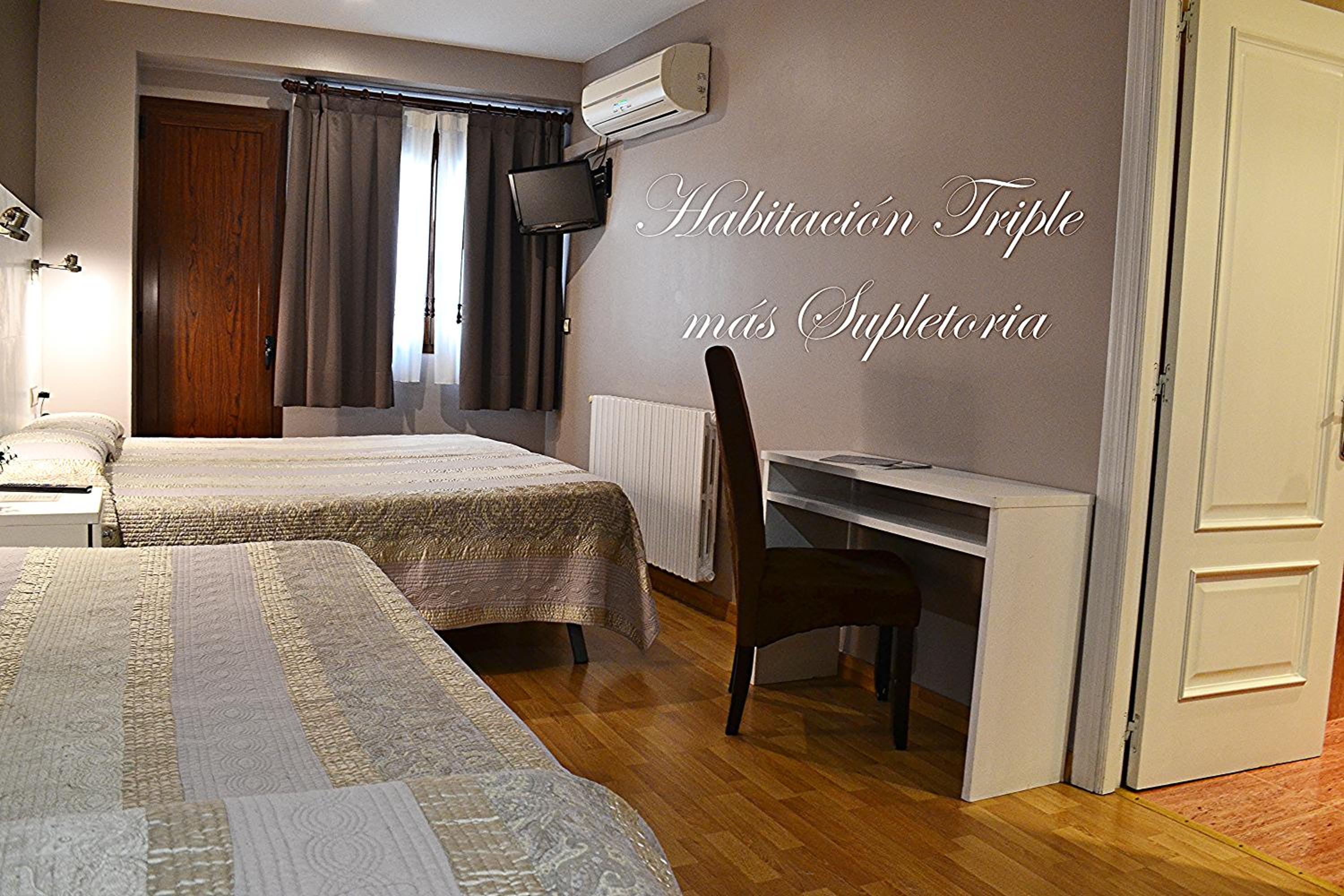 Double Room with Extra Bed photo 2