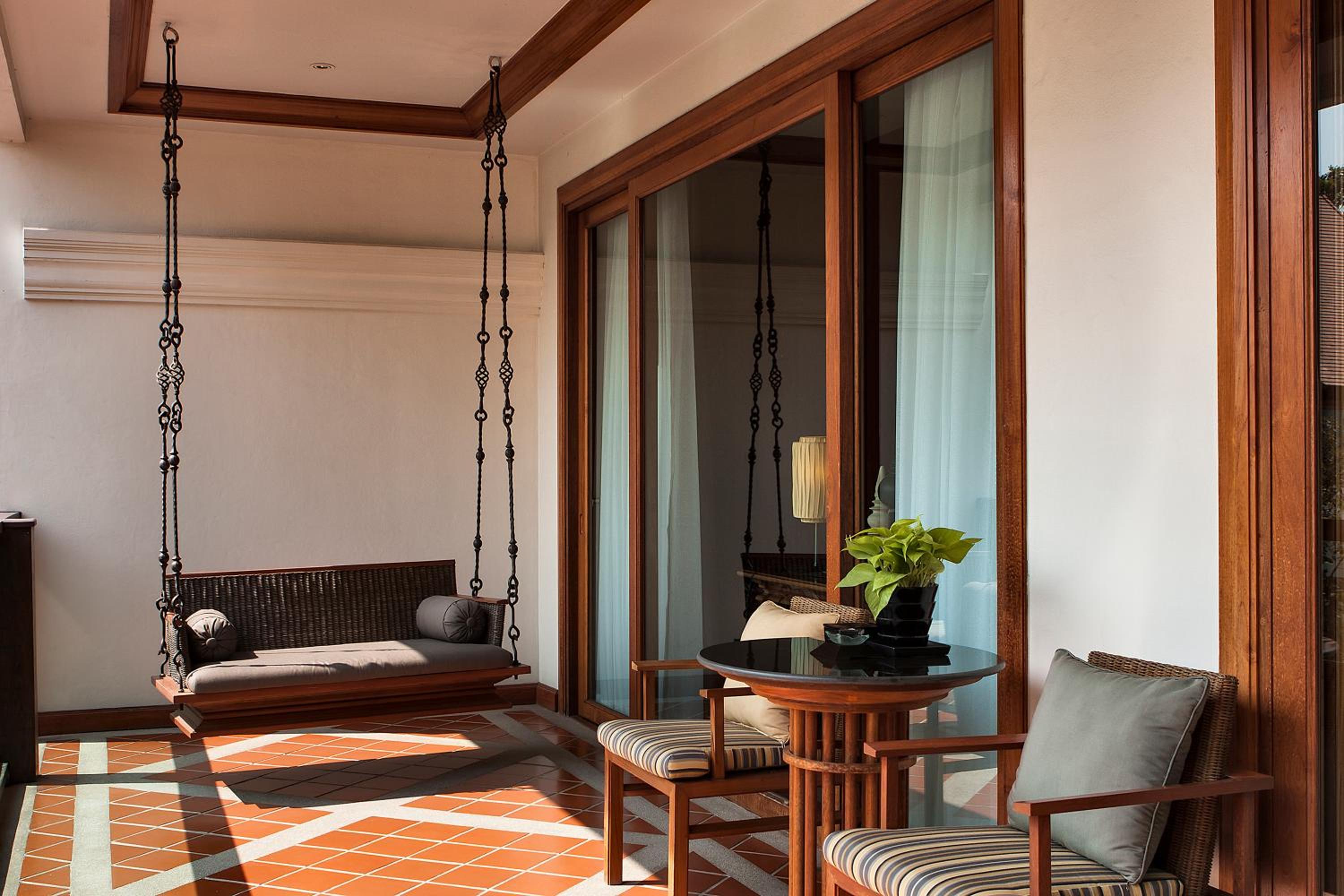 Executive Suite - Photo 8