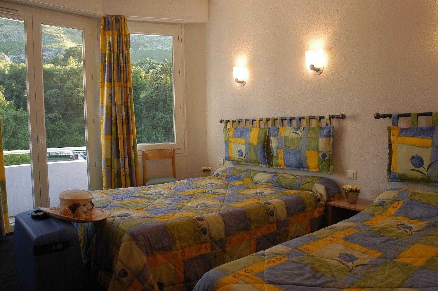 Twin Room - Photo 3