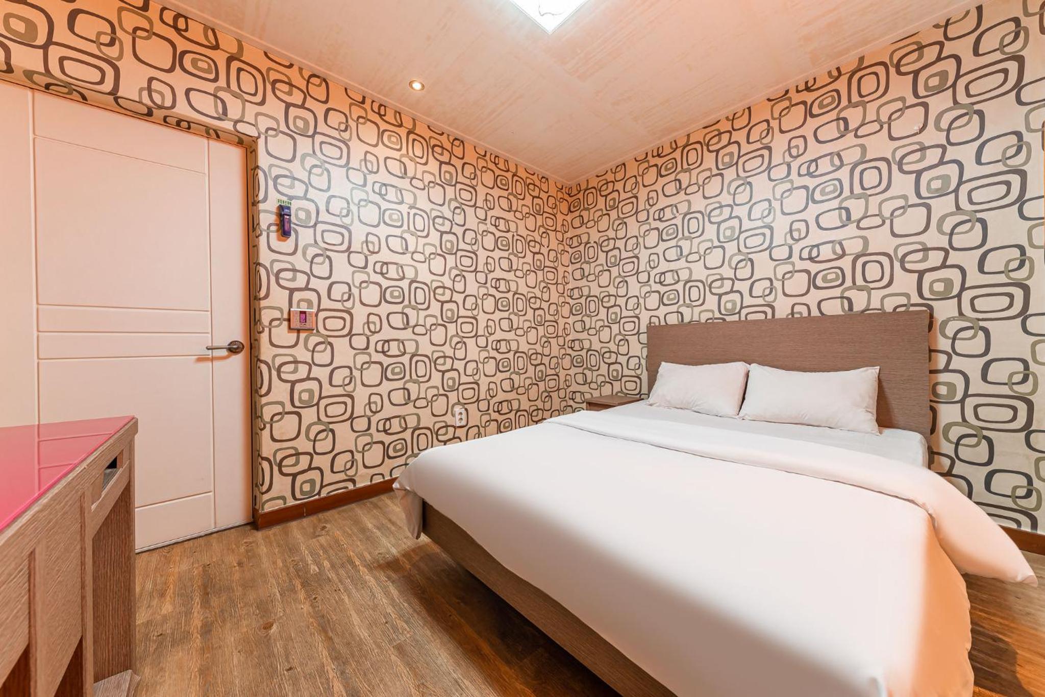 Standard Double Room - Photo 5