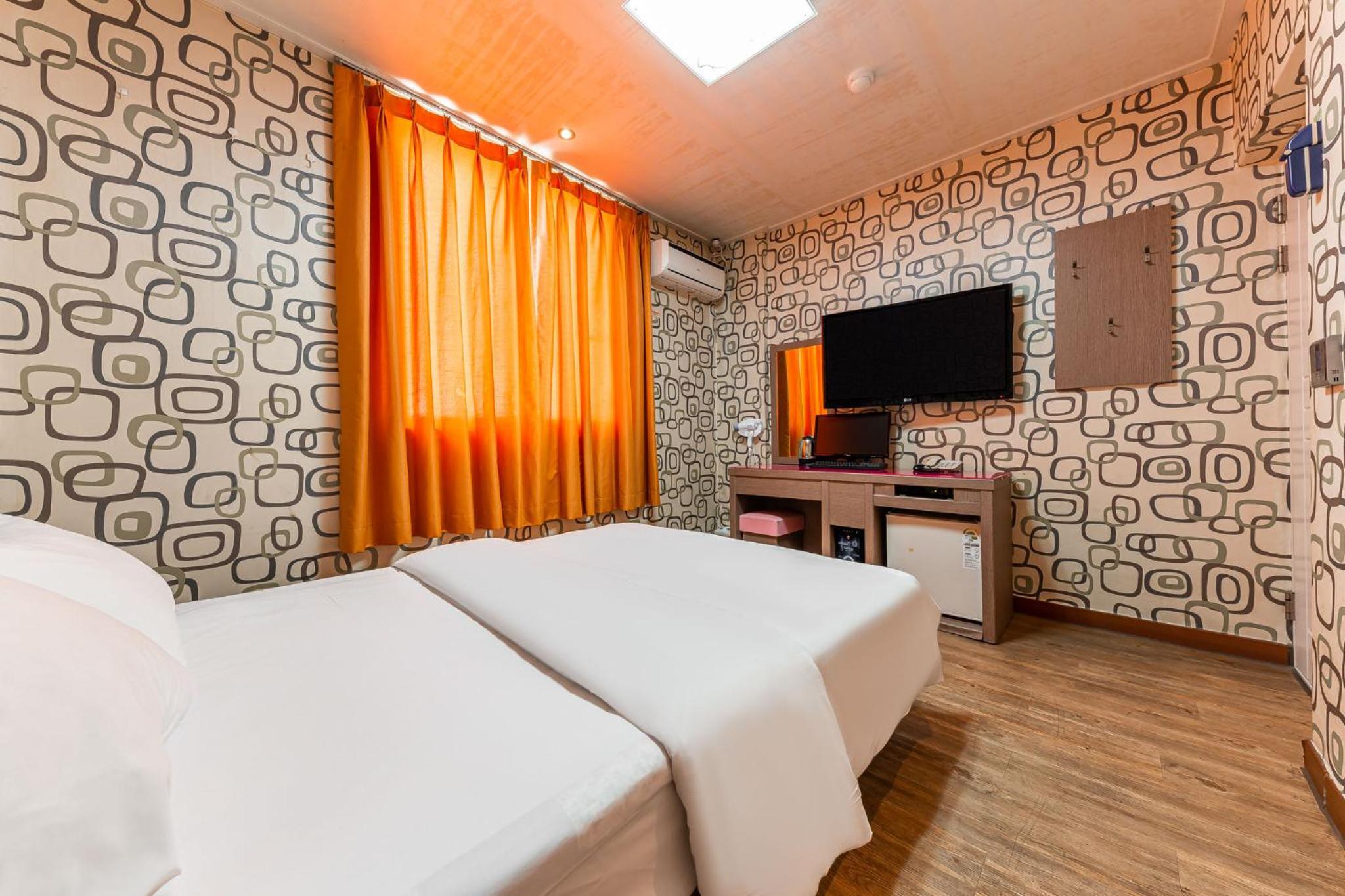 Standard Double Room - Photo 7