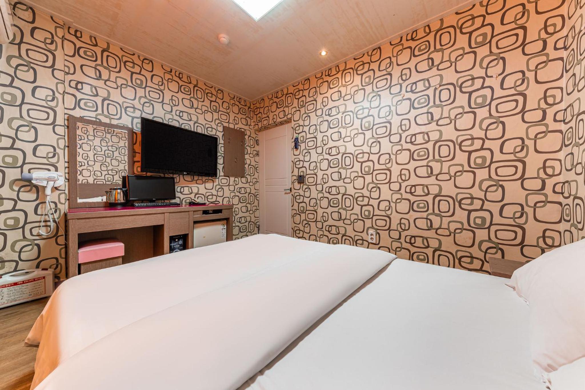 Standard Double Room - Photo 6