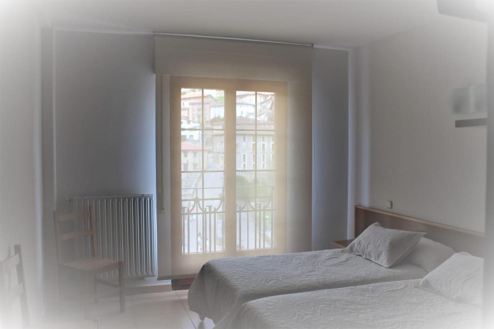 Deluxe Double Room (2 Adults + 1 Child) - Photo 2