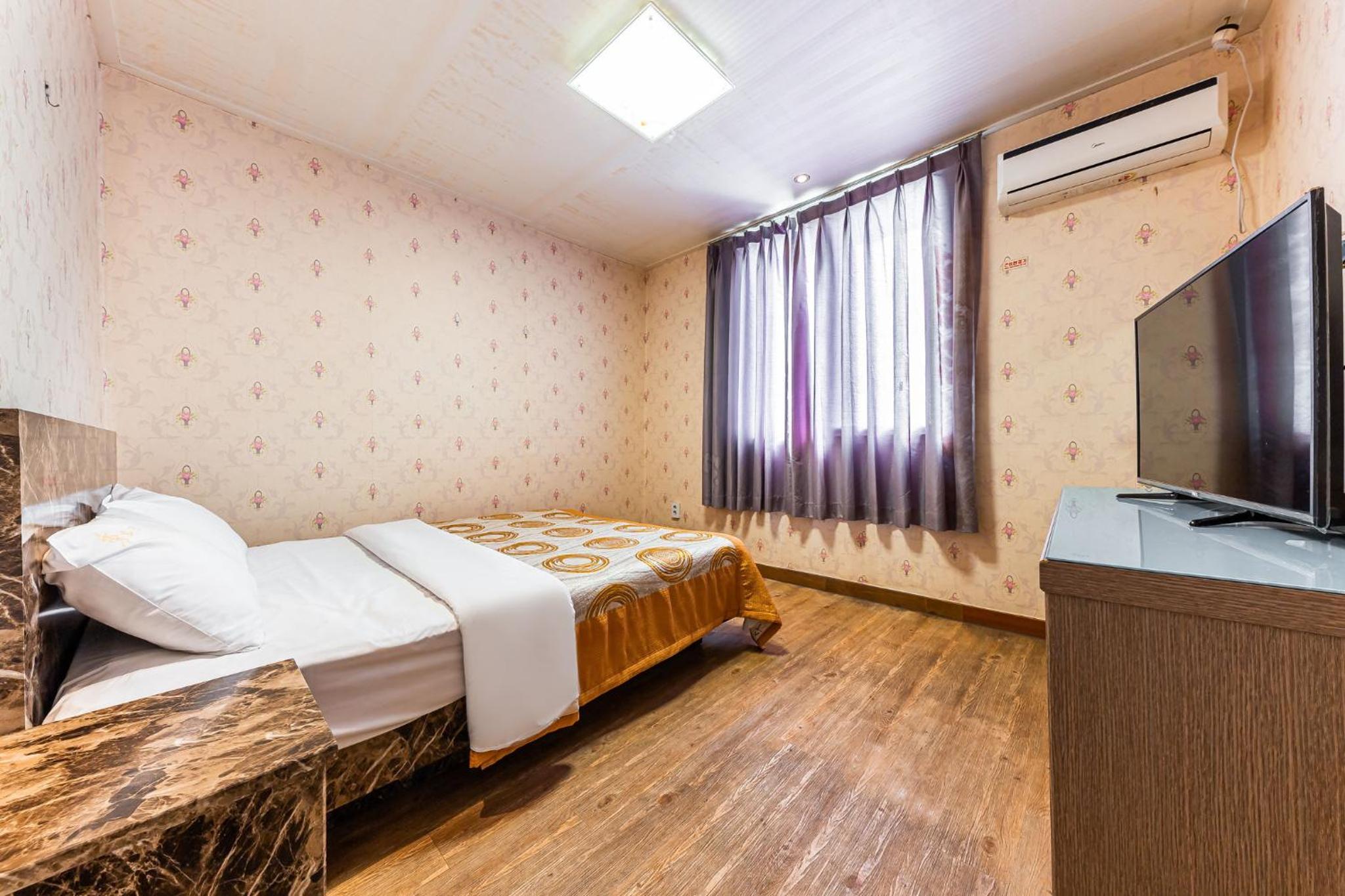 Standard Double Room - Photo 1