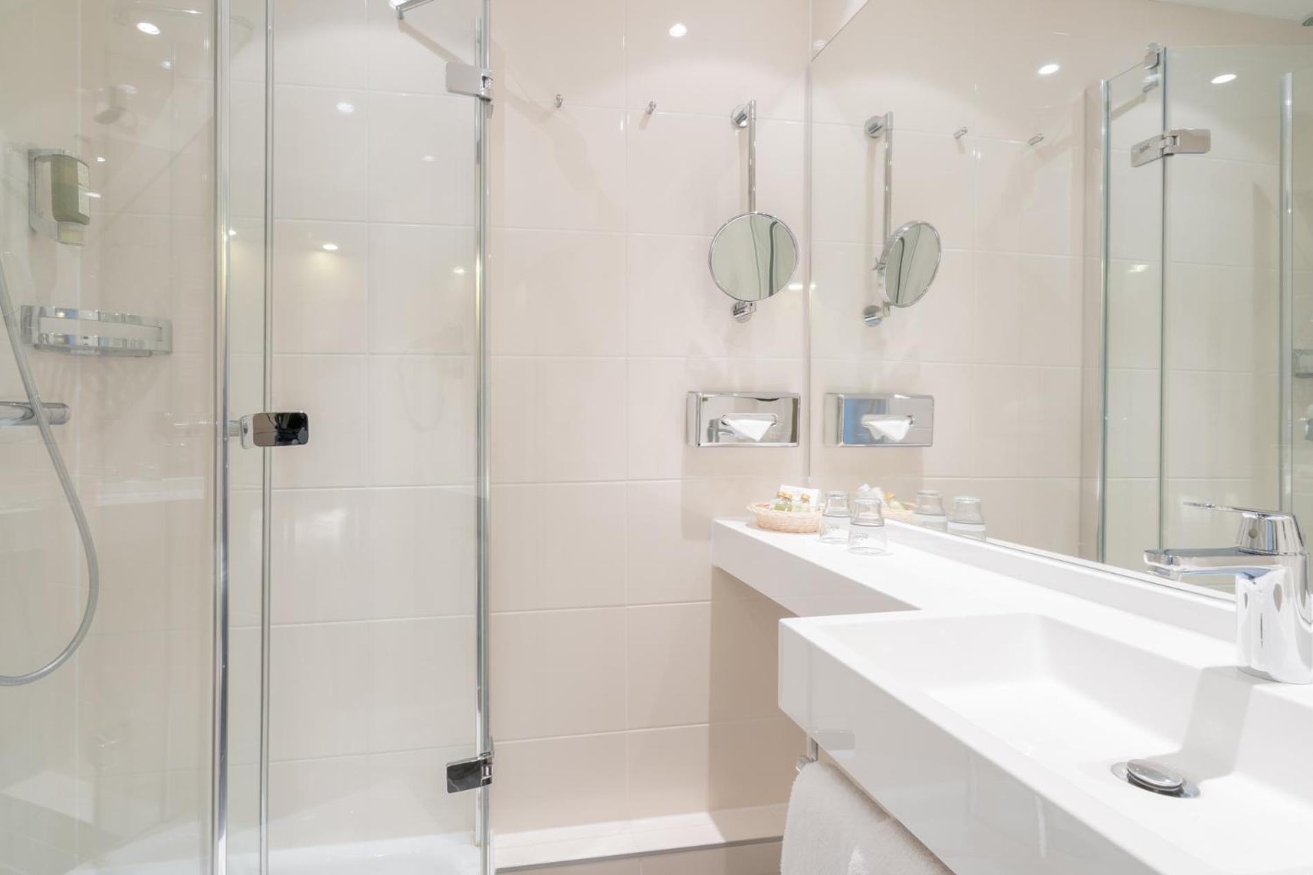 Standard Double Room - Photo 7