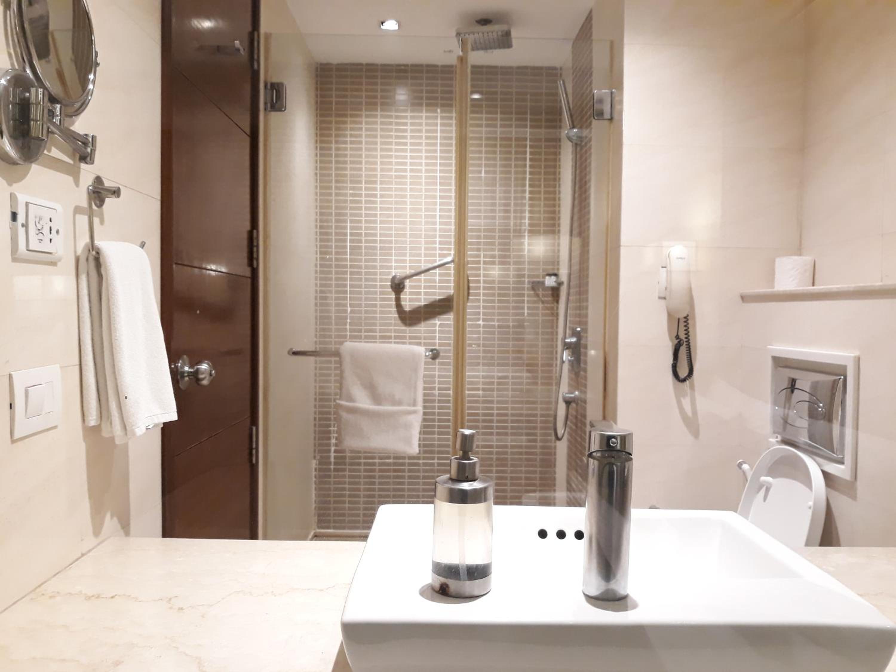 Deluxe Room - Photo 10