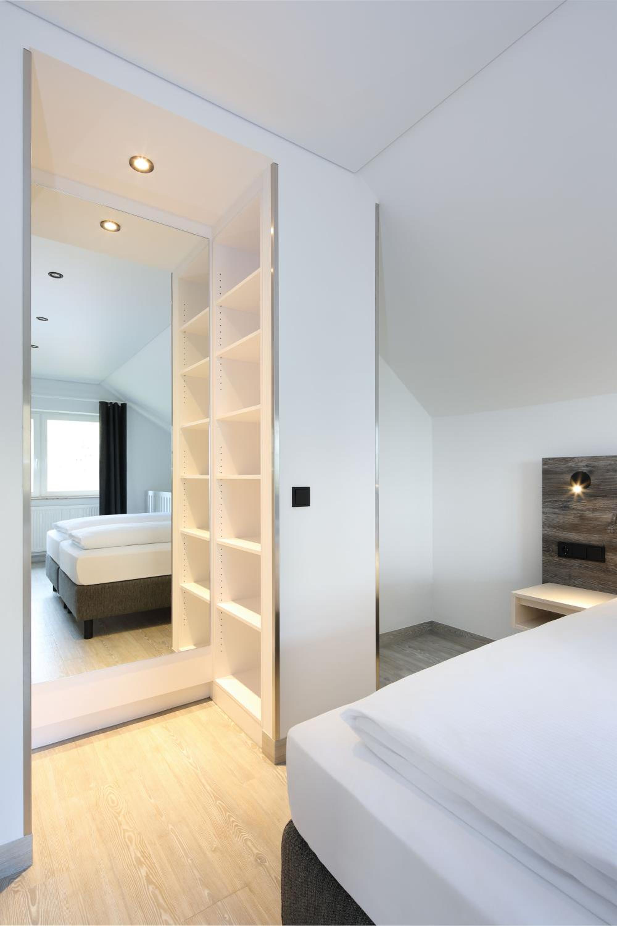 Two-Bedroom House - Photo 2