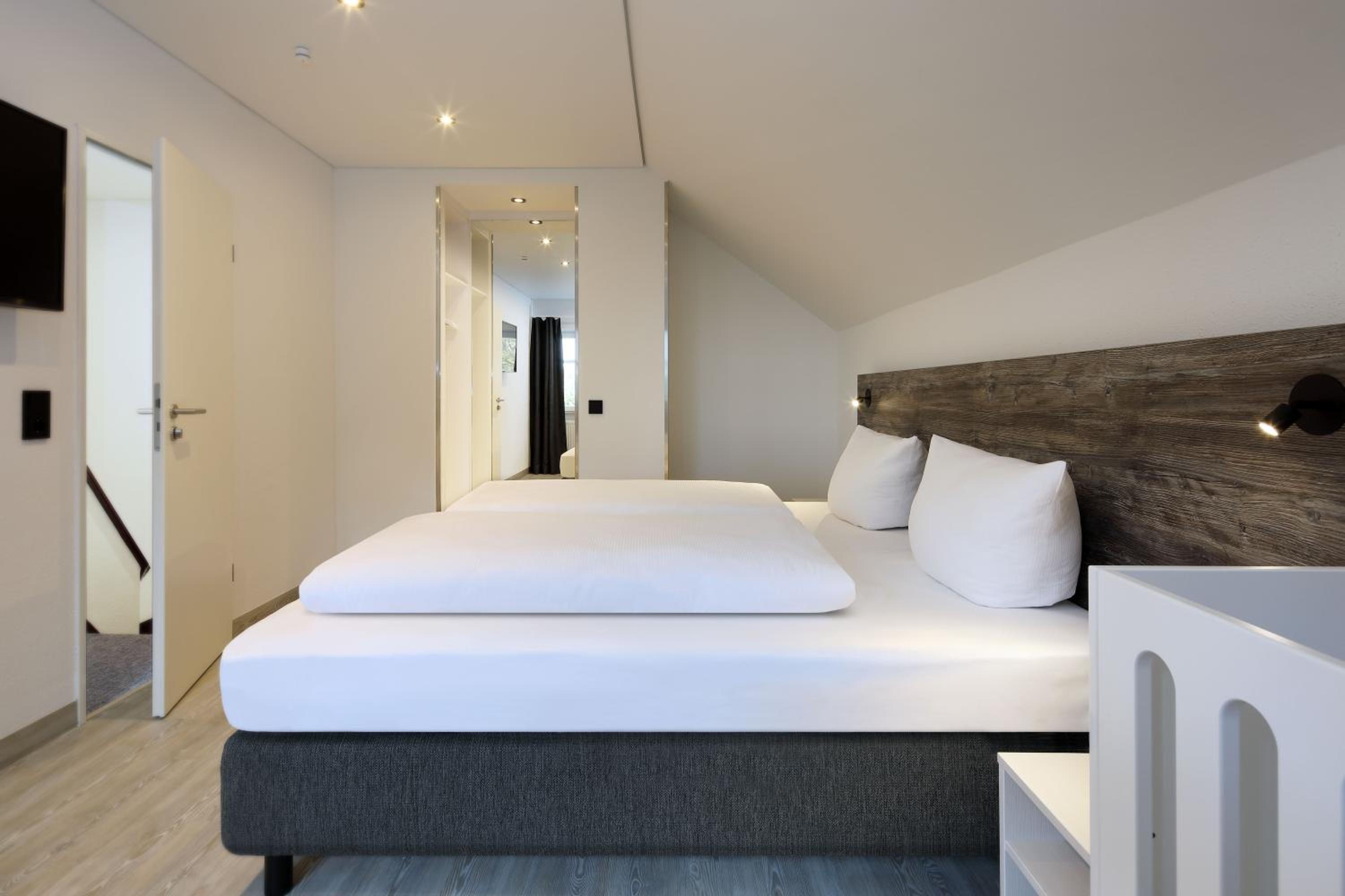 Two-Bedroom House - Photo 16