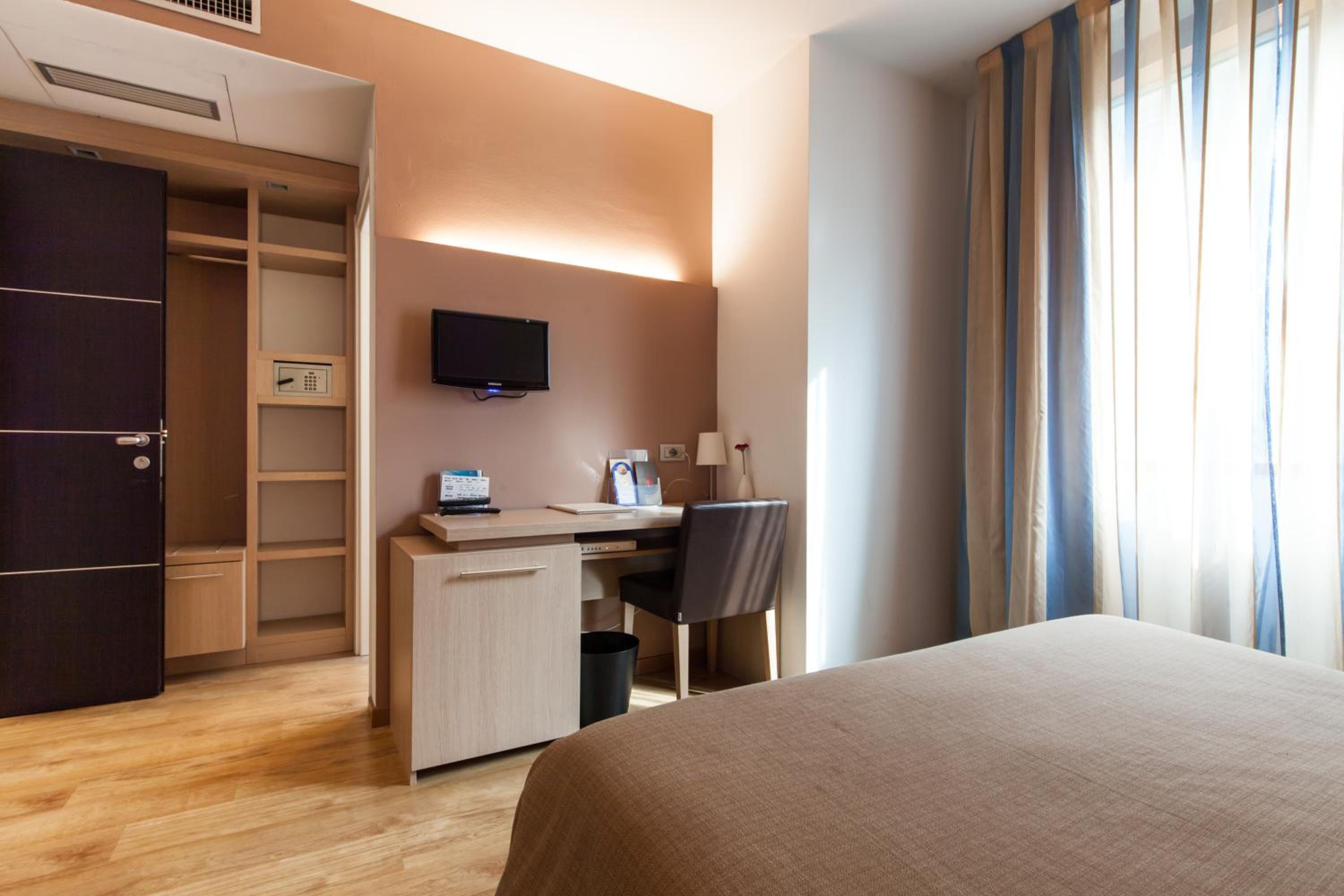 Standard Double Room - Photo 4
