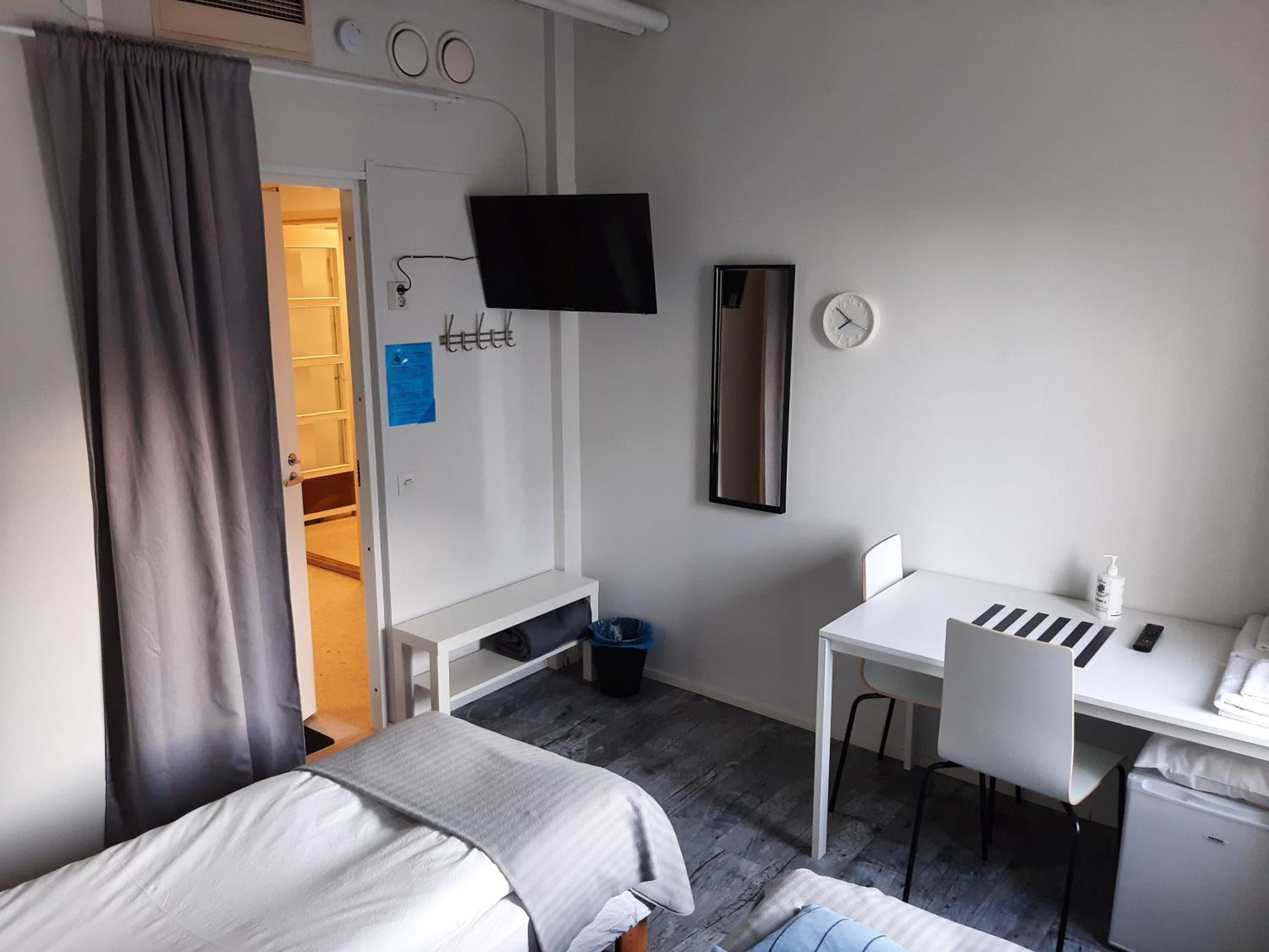 Budget Double Room - Photo 4