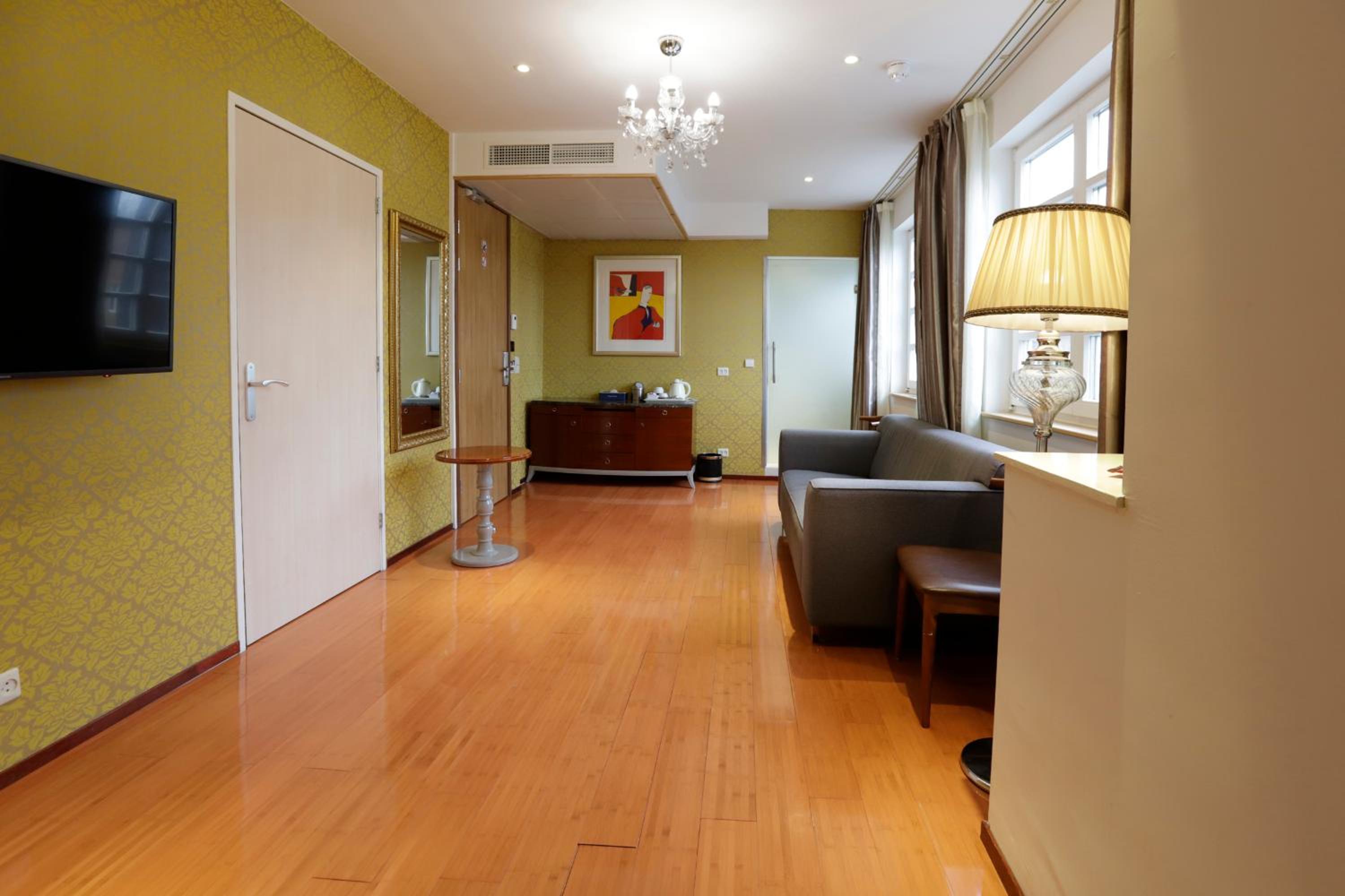 Deluxe Family Room (5 people)