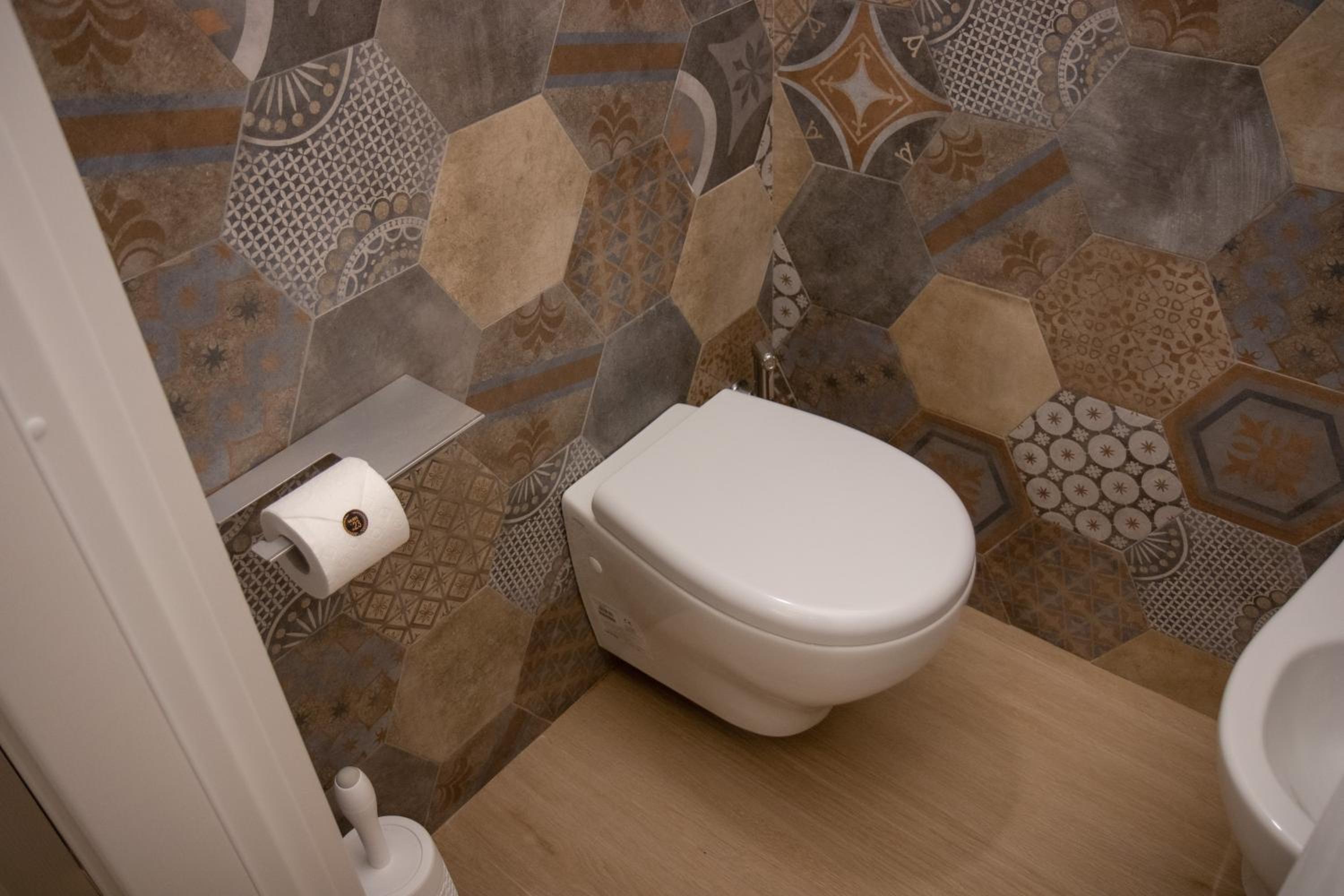 Double Room with Spa Bath - Photo 4