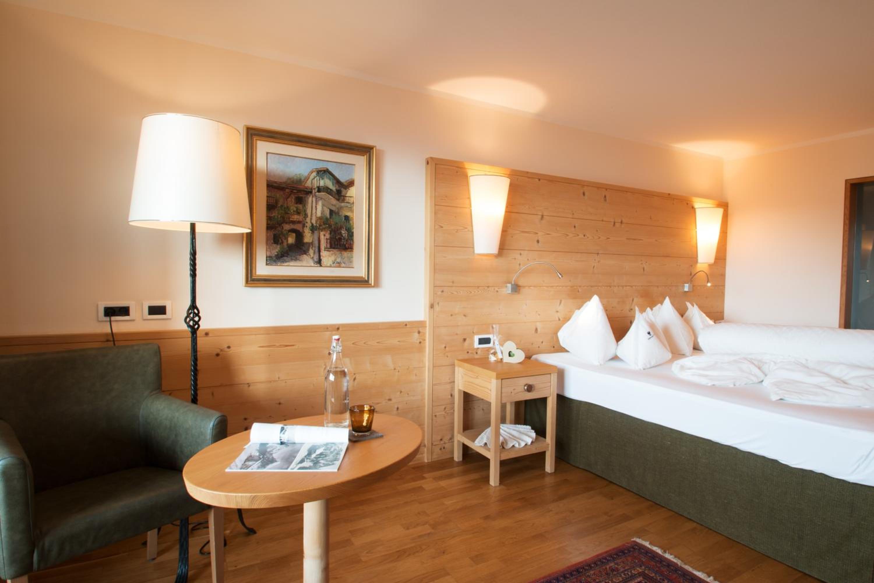 Deluxe Double Room with Balcony photo 3