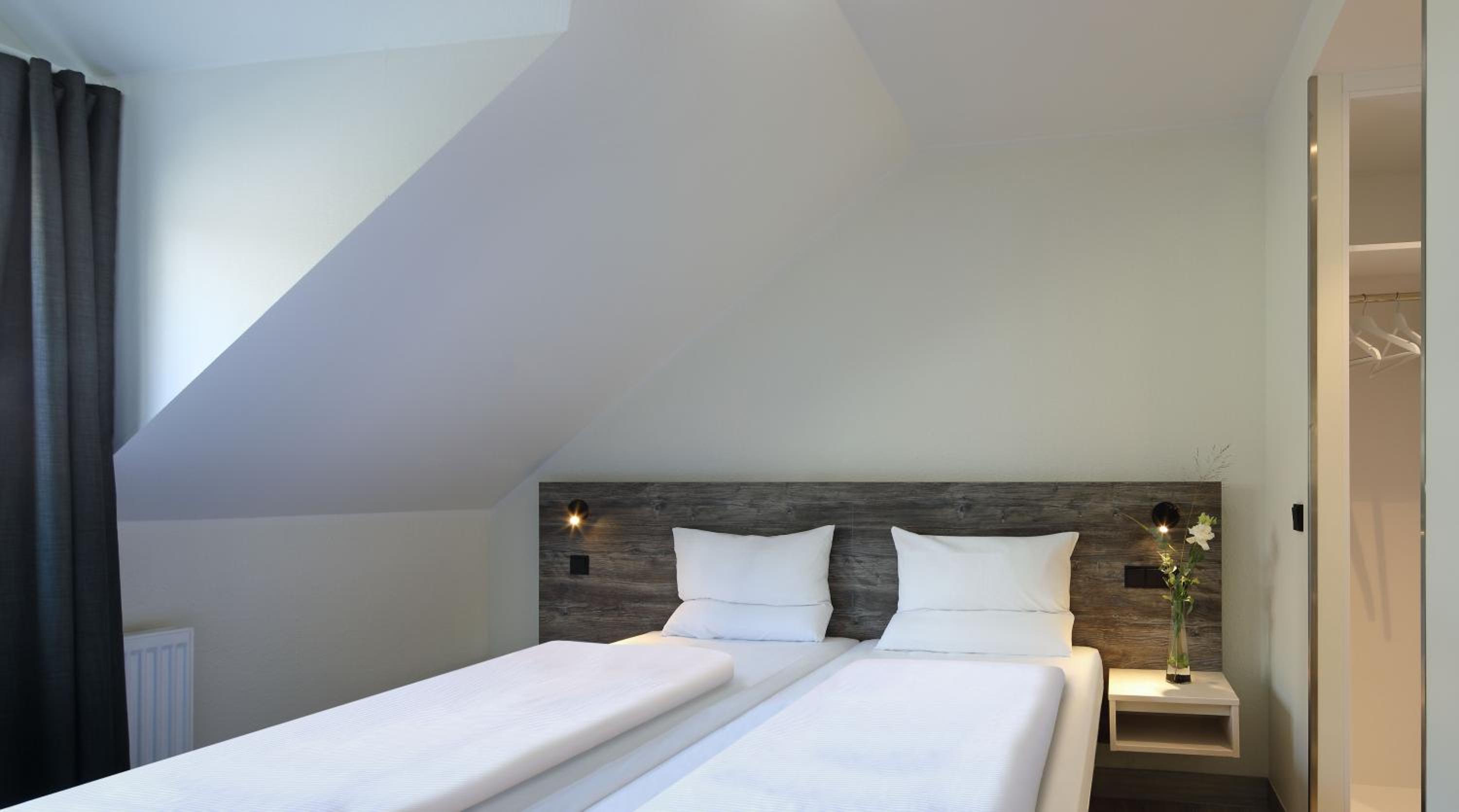 Two-Bedroom House - Photo 1