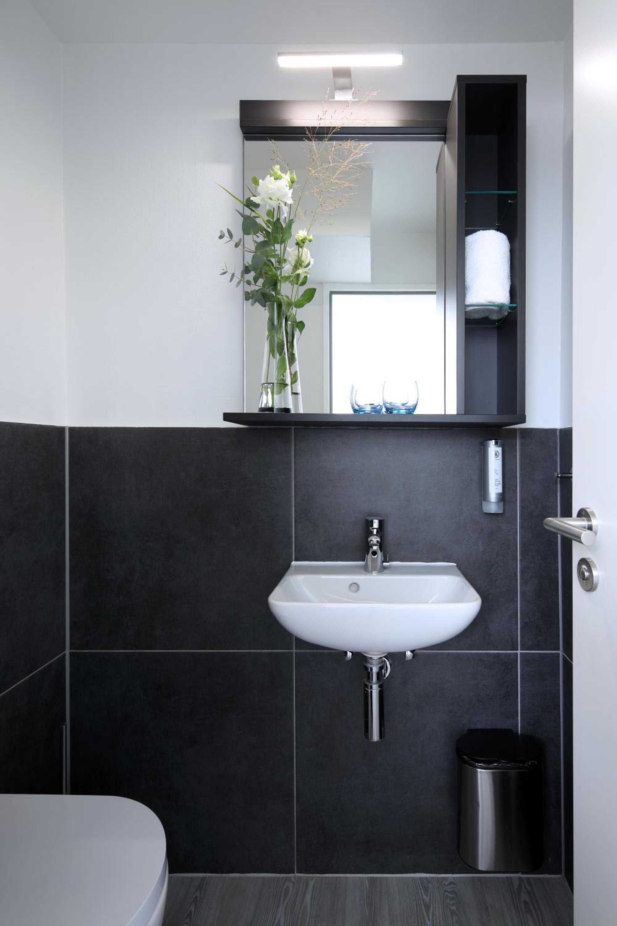 Two-Bedroom House - Photo 11