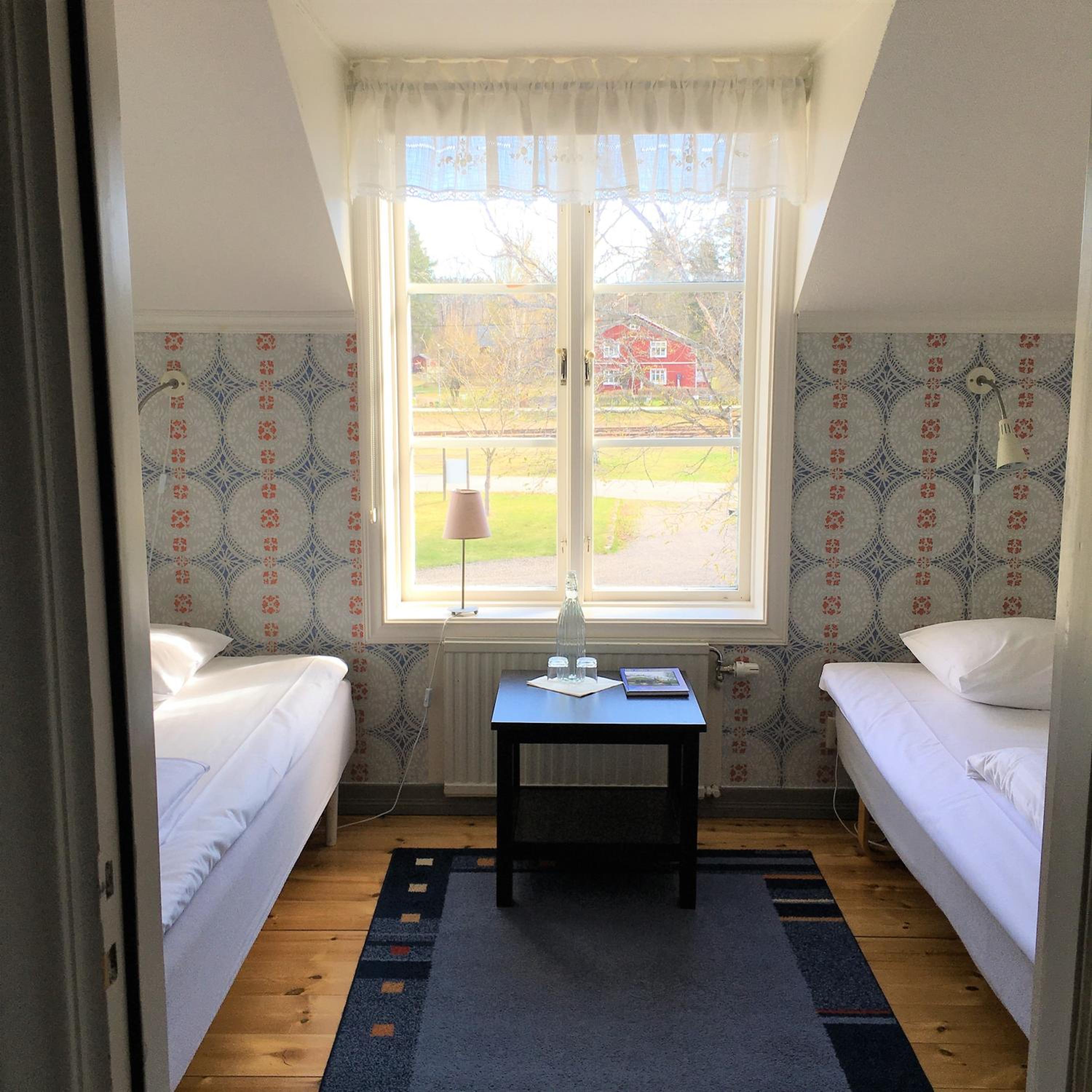 Twin Room with Shared Bathroom photo 1