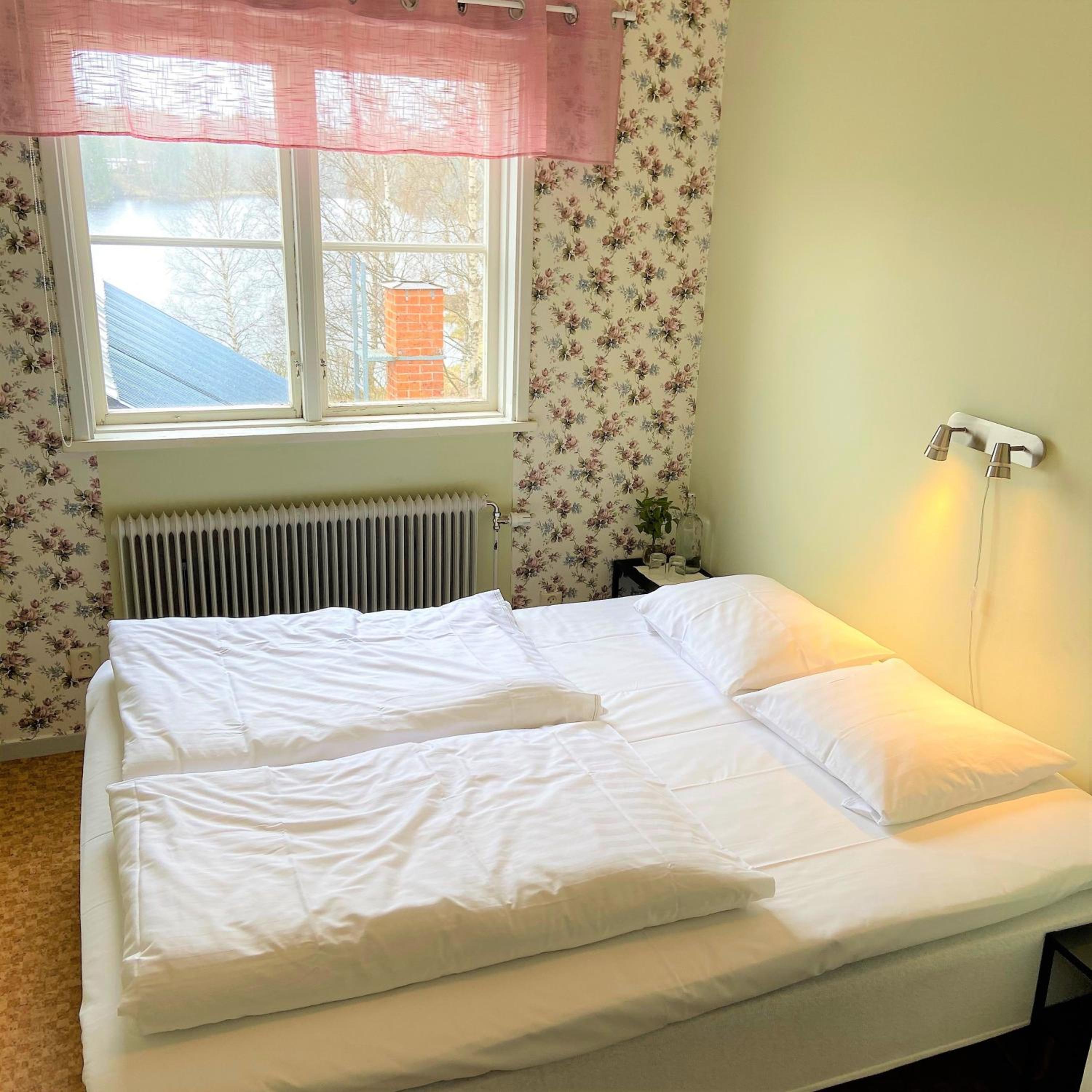 Standard Twin Room with Shared Bathroom photo 1