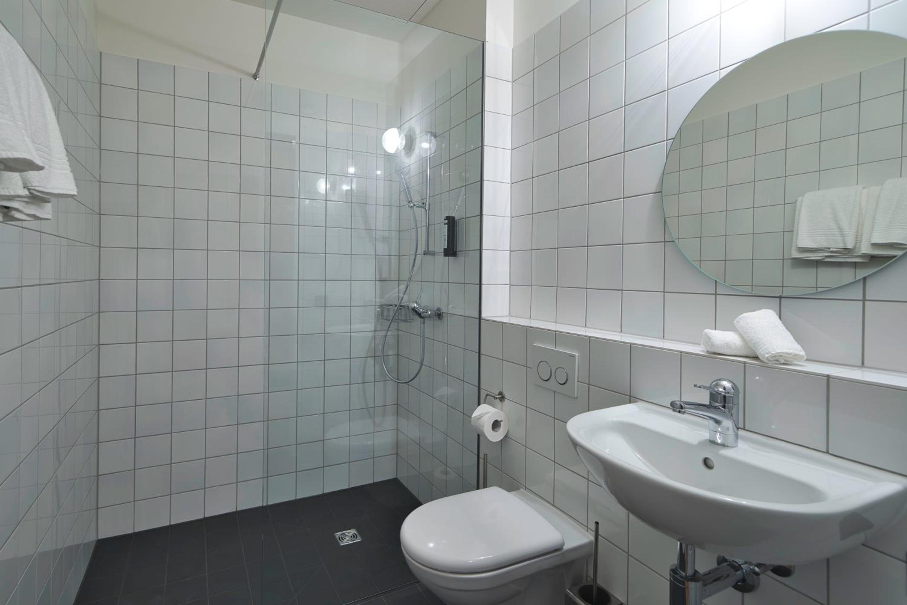 Private Double Room with Bathroom - Photo 6