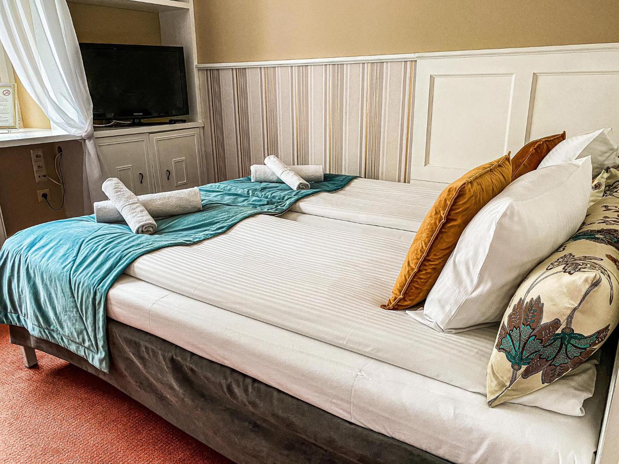 Double or Twin Room - Photo 8