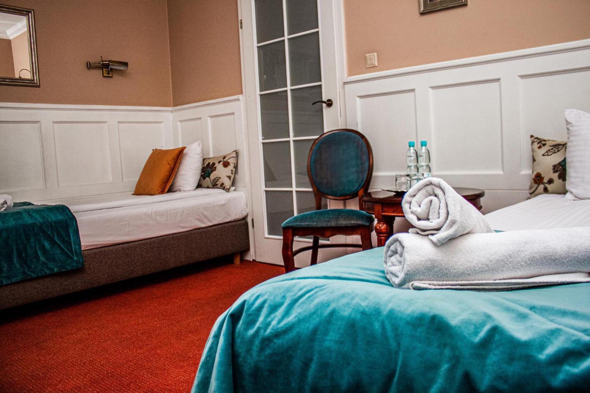 Double or Twin Room - Photo 9