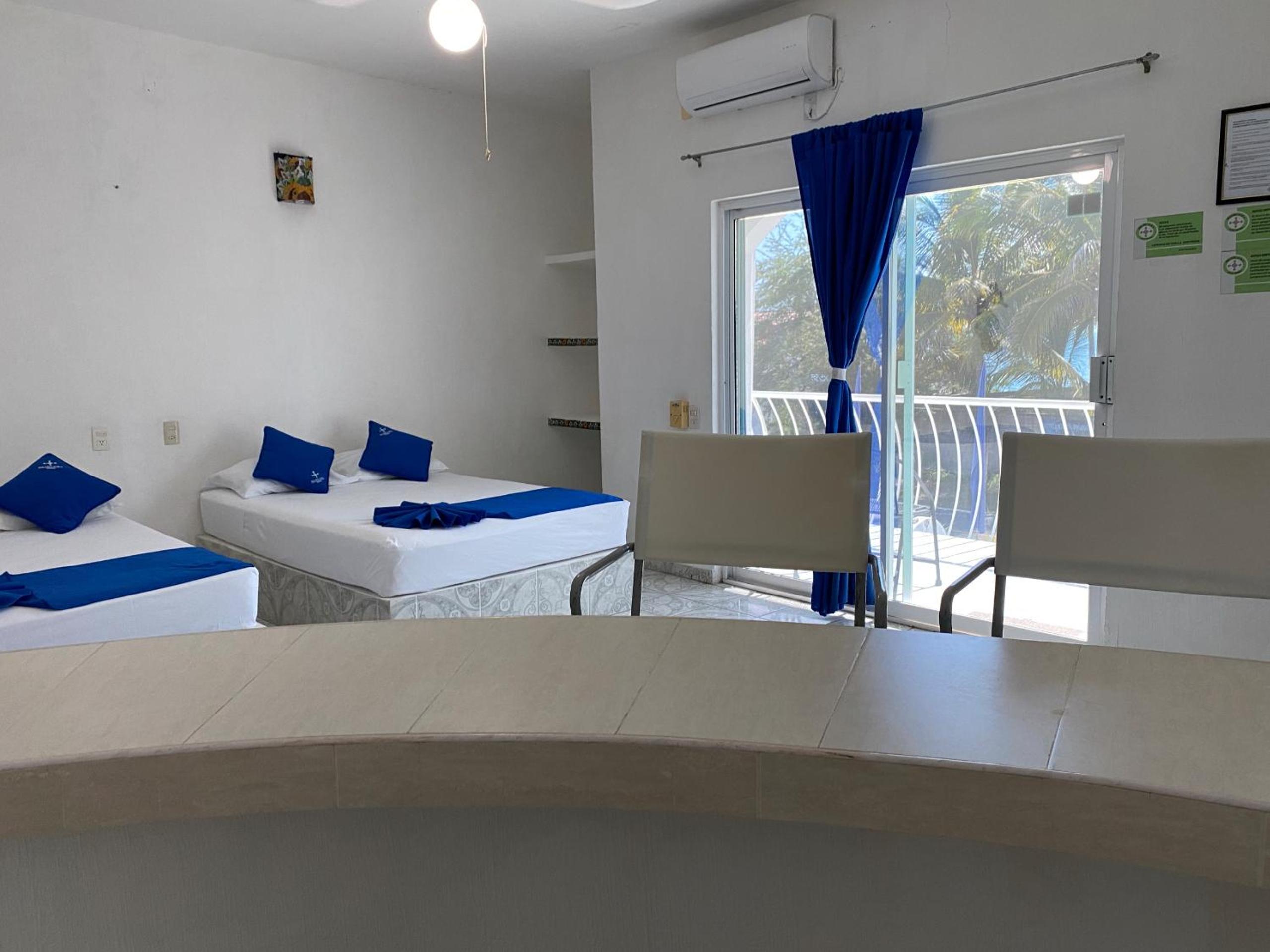 Double Room with Two Double Beds - Photo 2