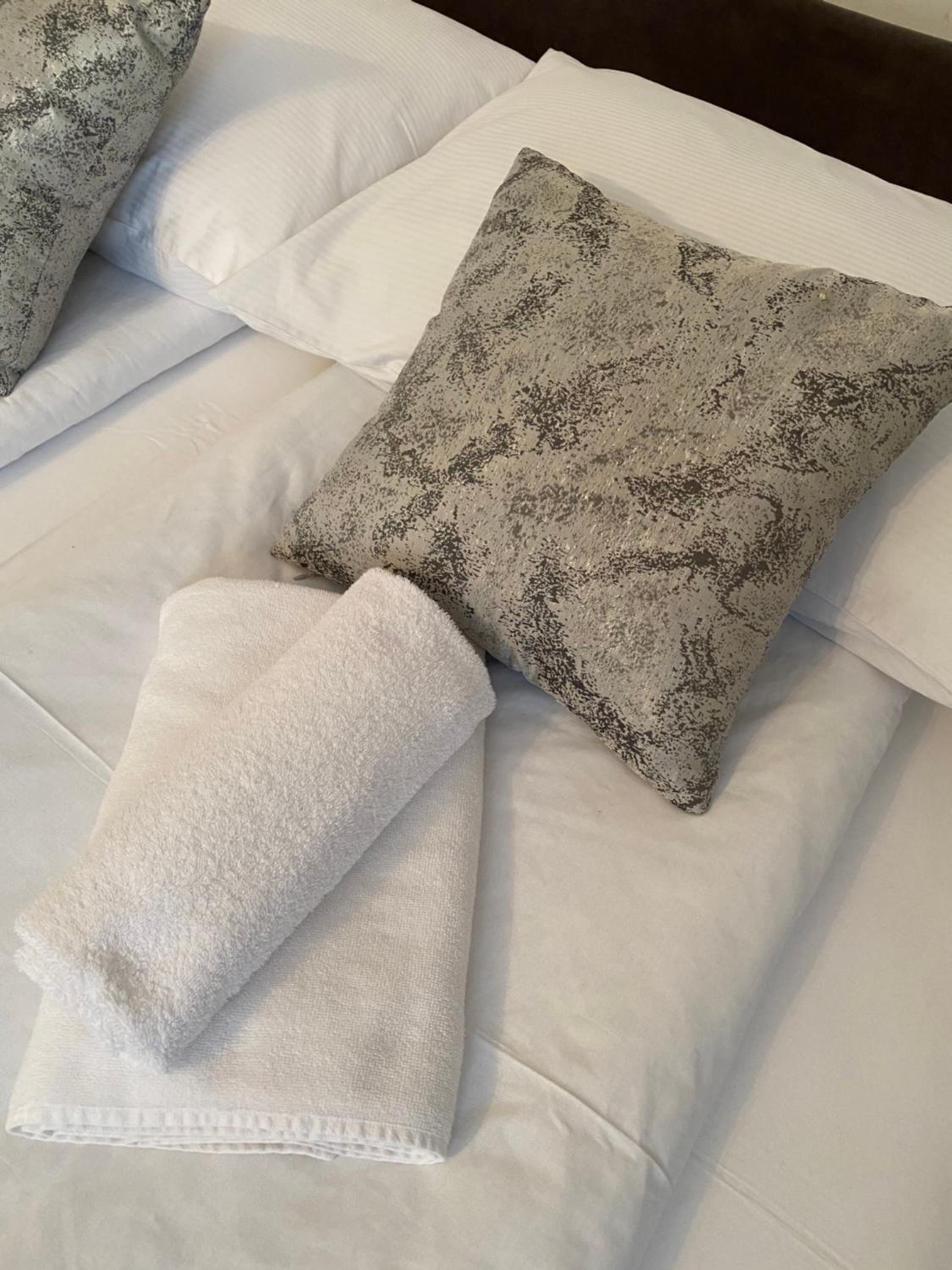 Double Room - Photo 11