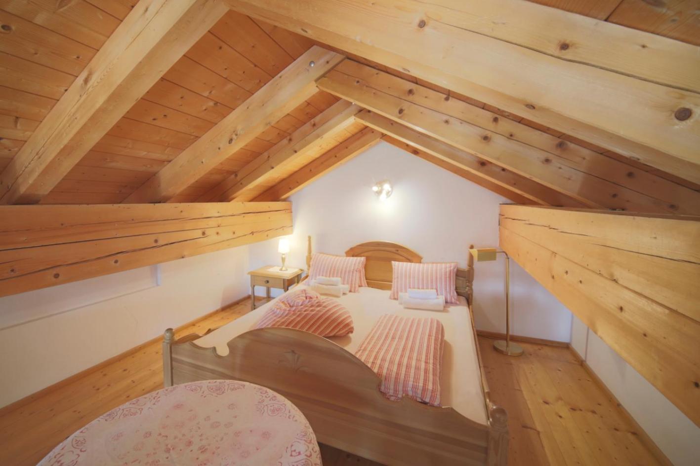 Double Room with Balcony - Photo 9