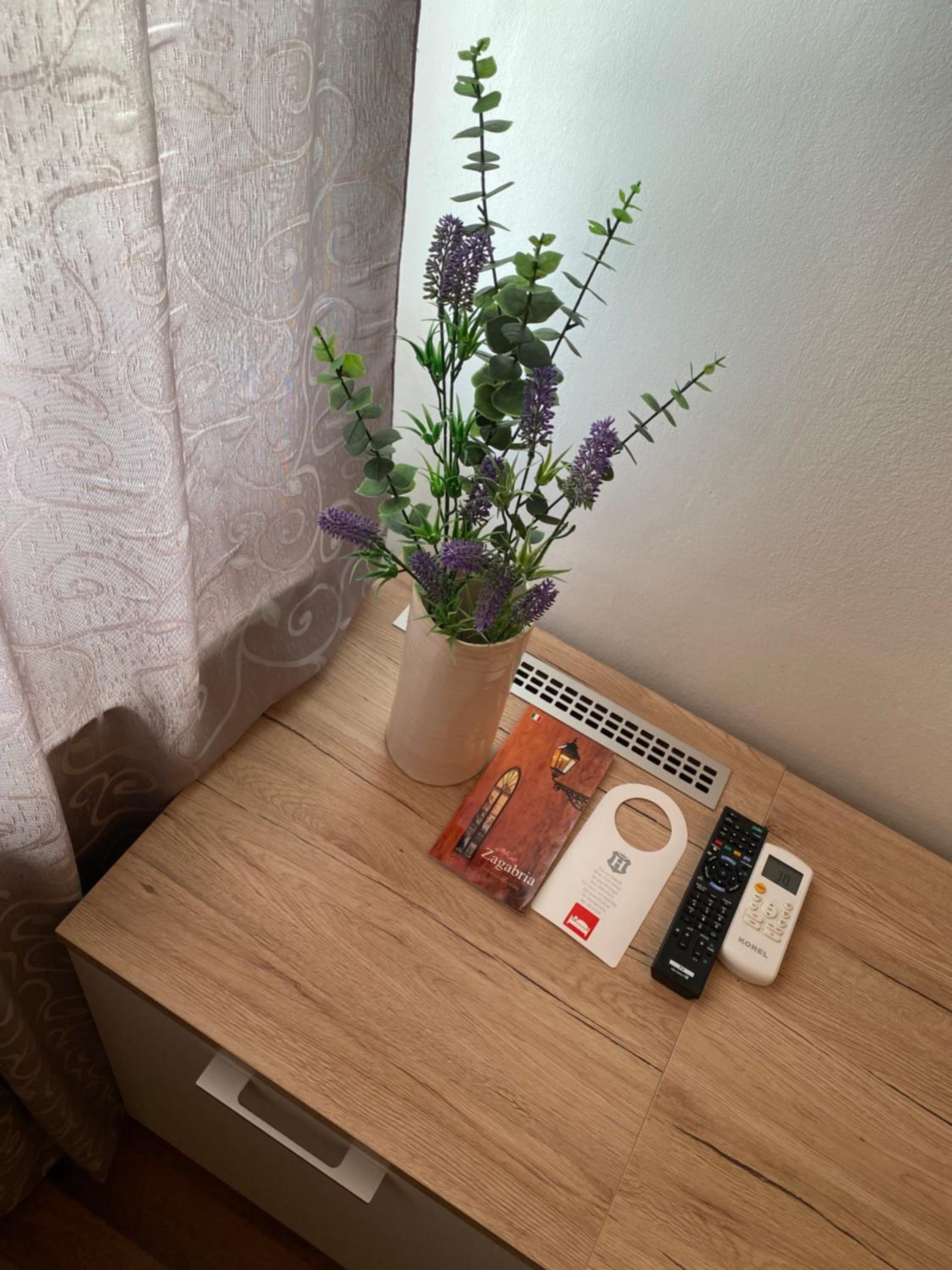 Double Room - Photo 12