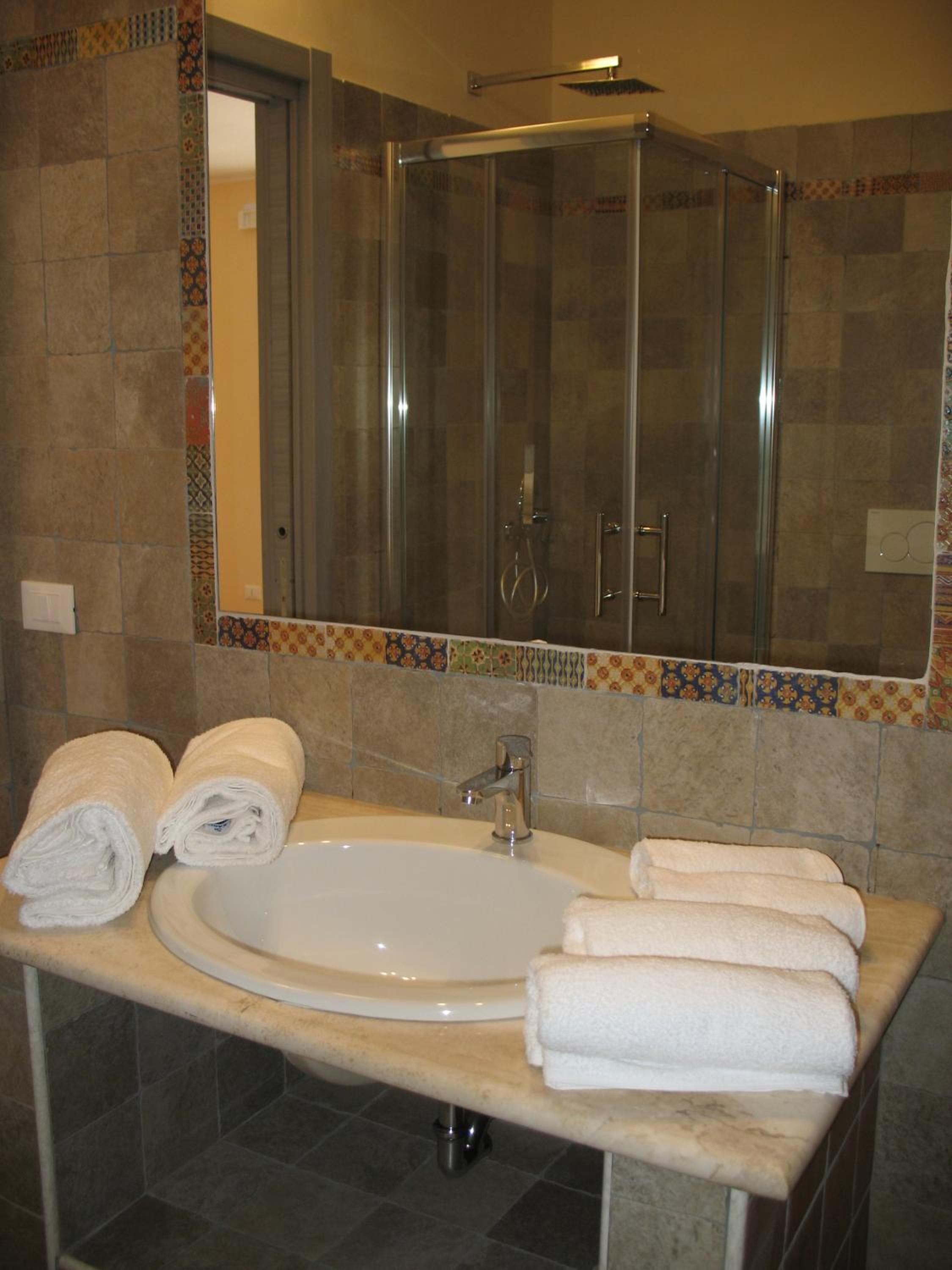 Triple Room with Private Bathroom - Photo 2