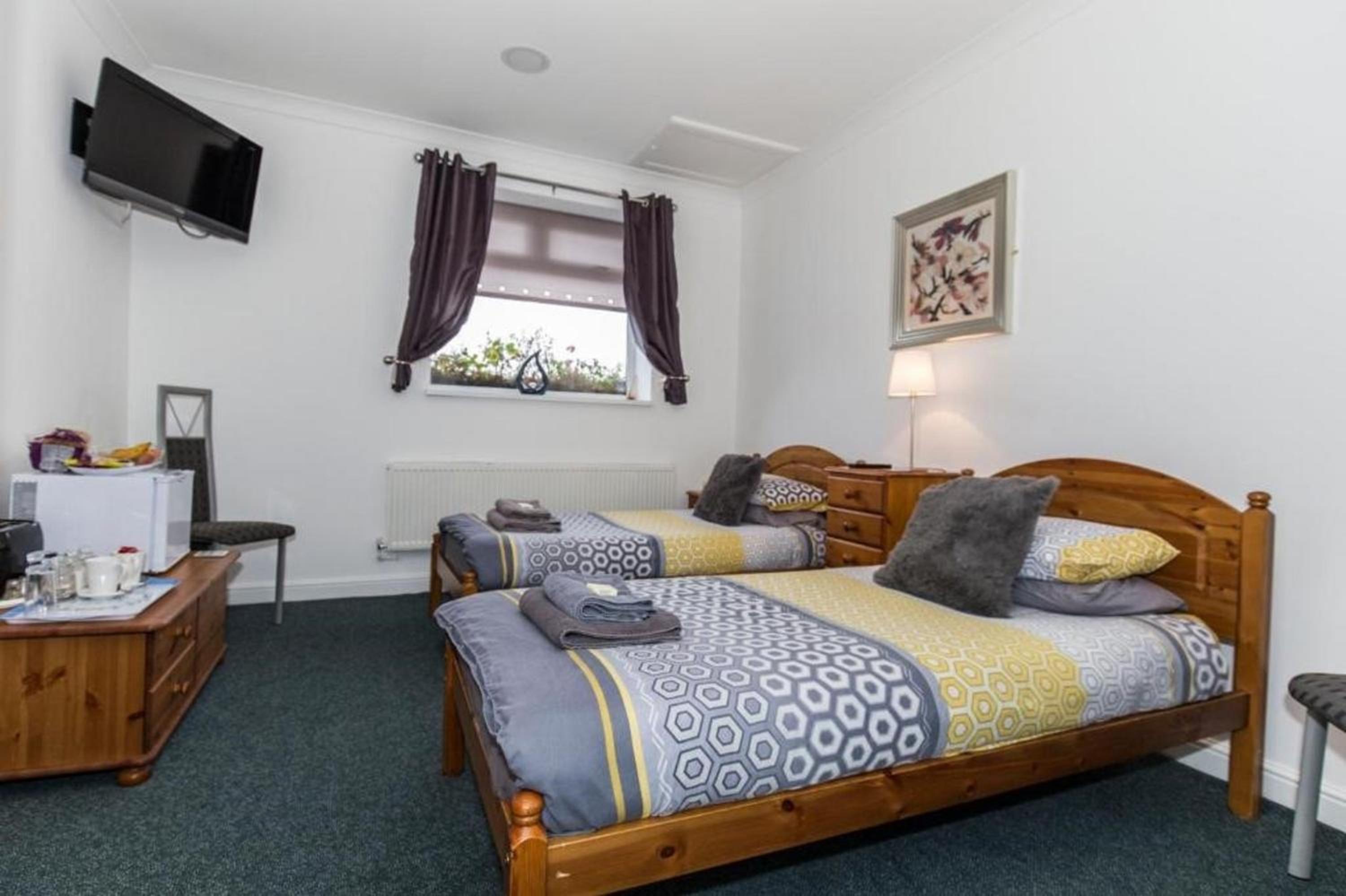 Standard Twin Room - Photo 1