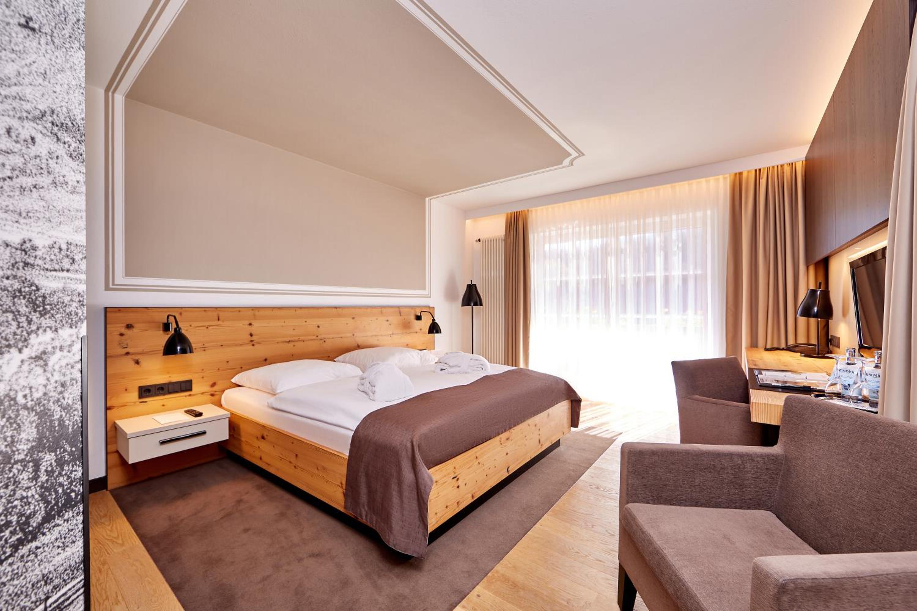 Superior Double Room with Lake View photo 2