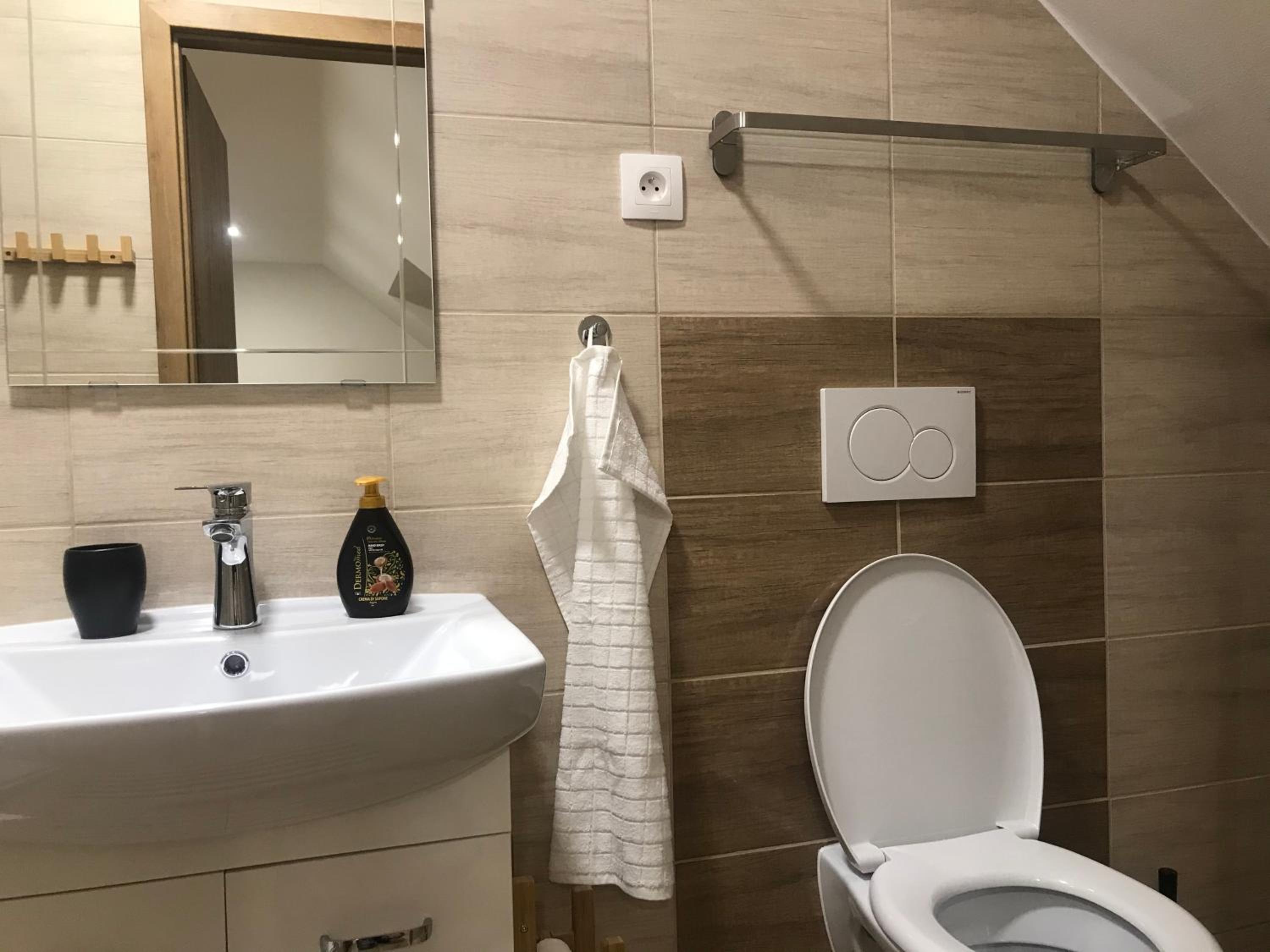 Quadruple Room with Private Bathroom photo 2