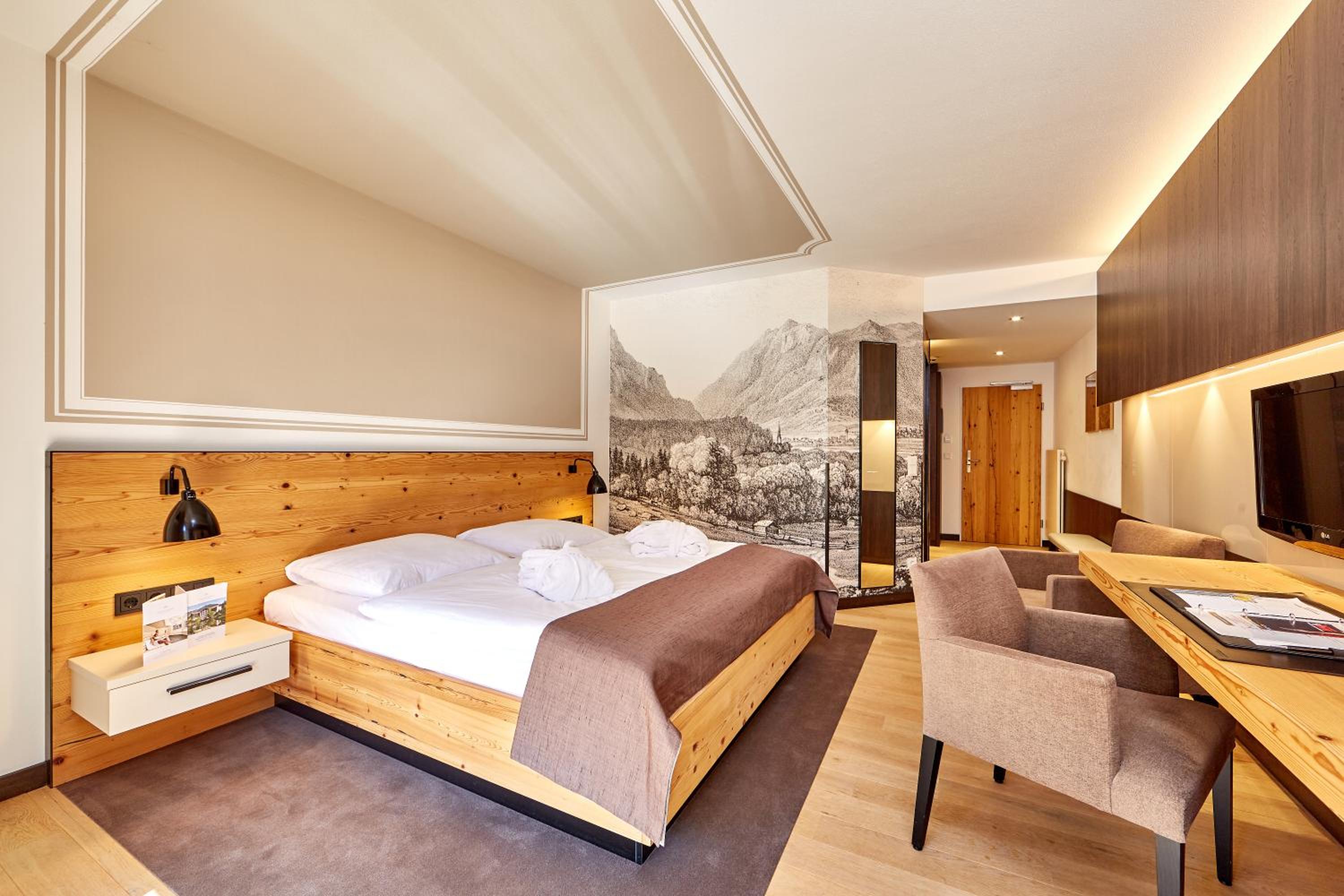 Superior Double Room with Lake View photo 3