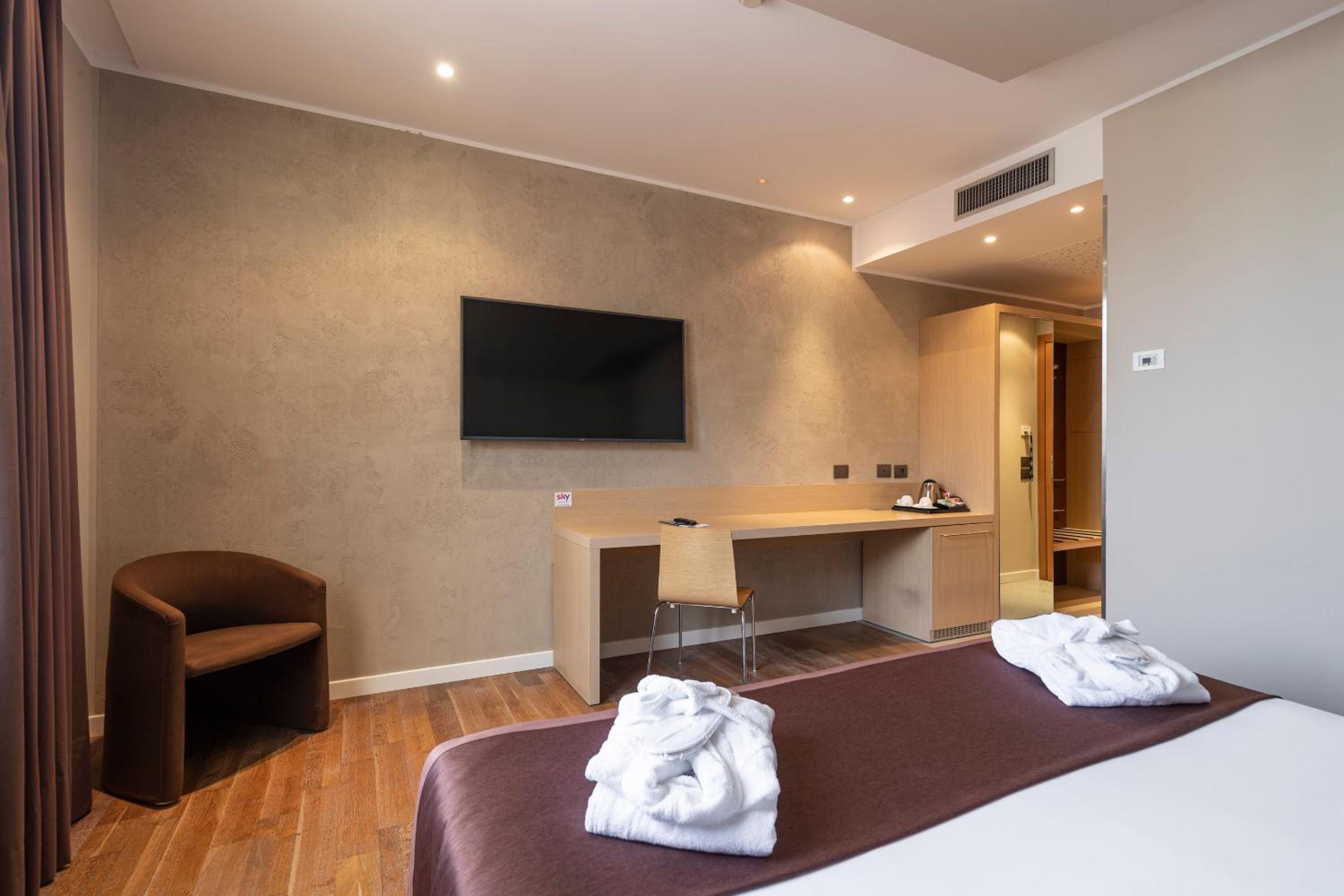 Superior Double Room - Photo 2