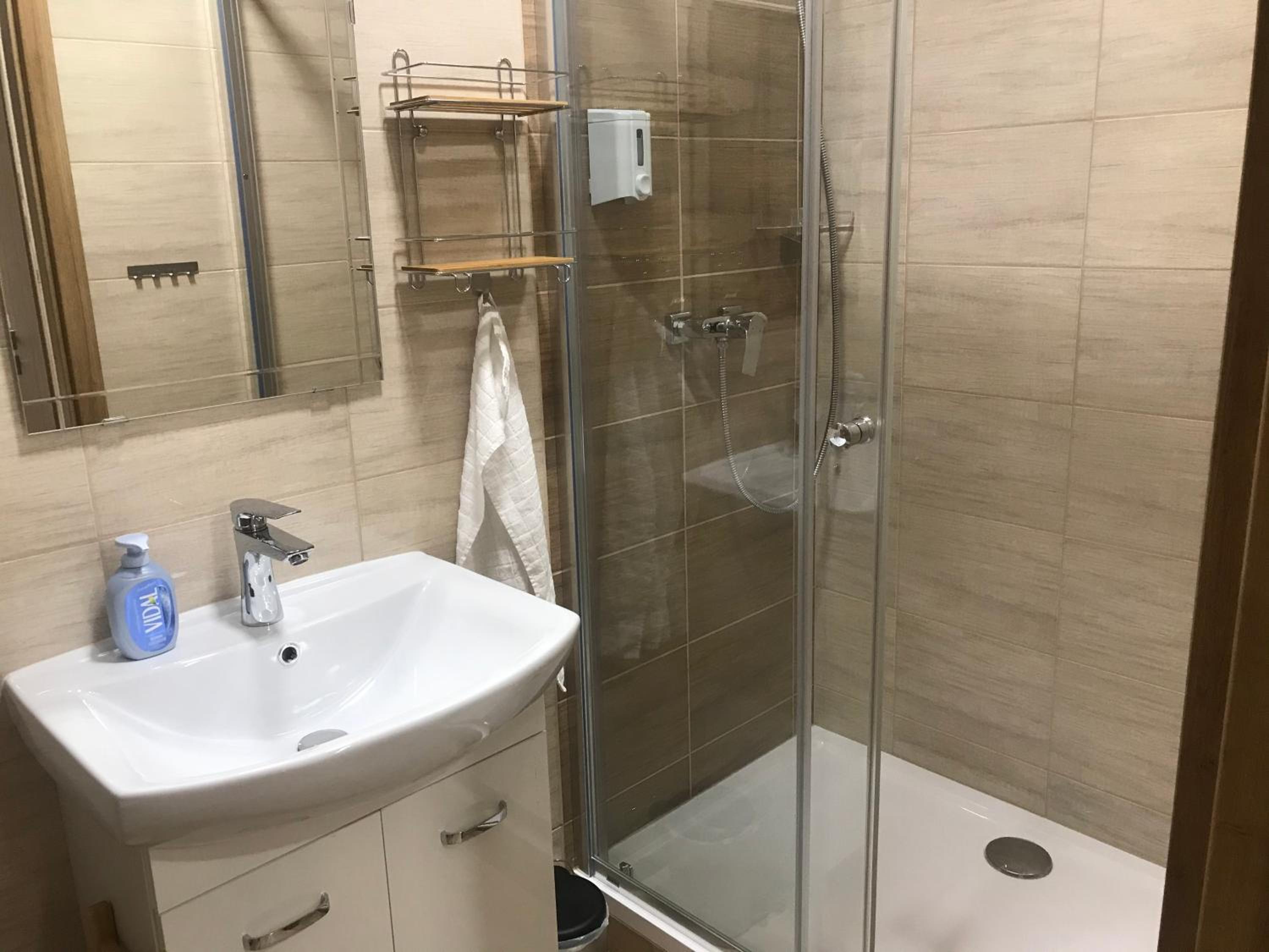 Quadruple Room with Private Bathroom photo 2