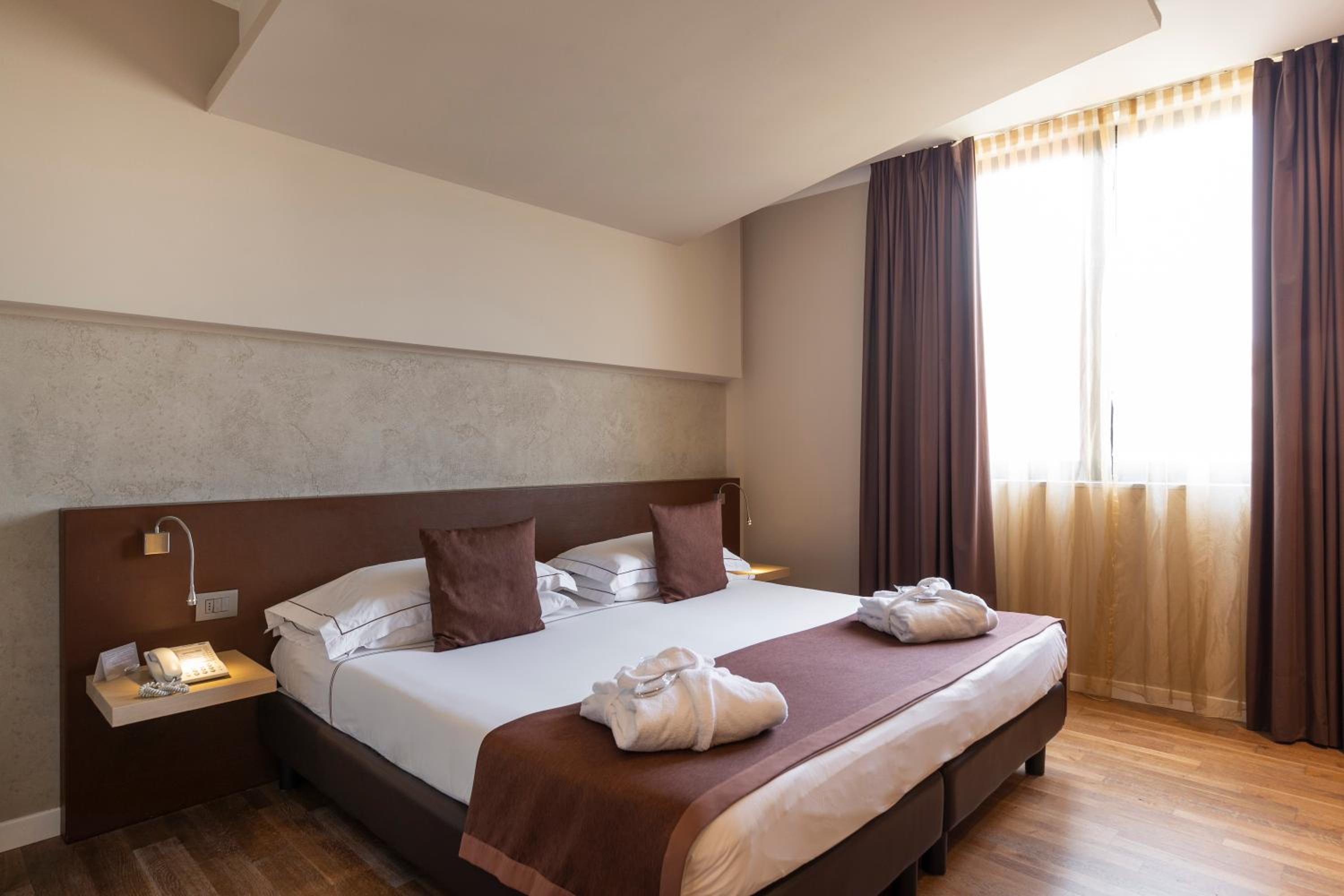 Superior Double Room - Photo 1