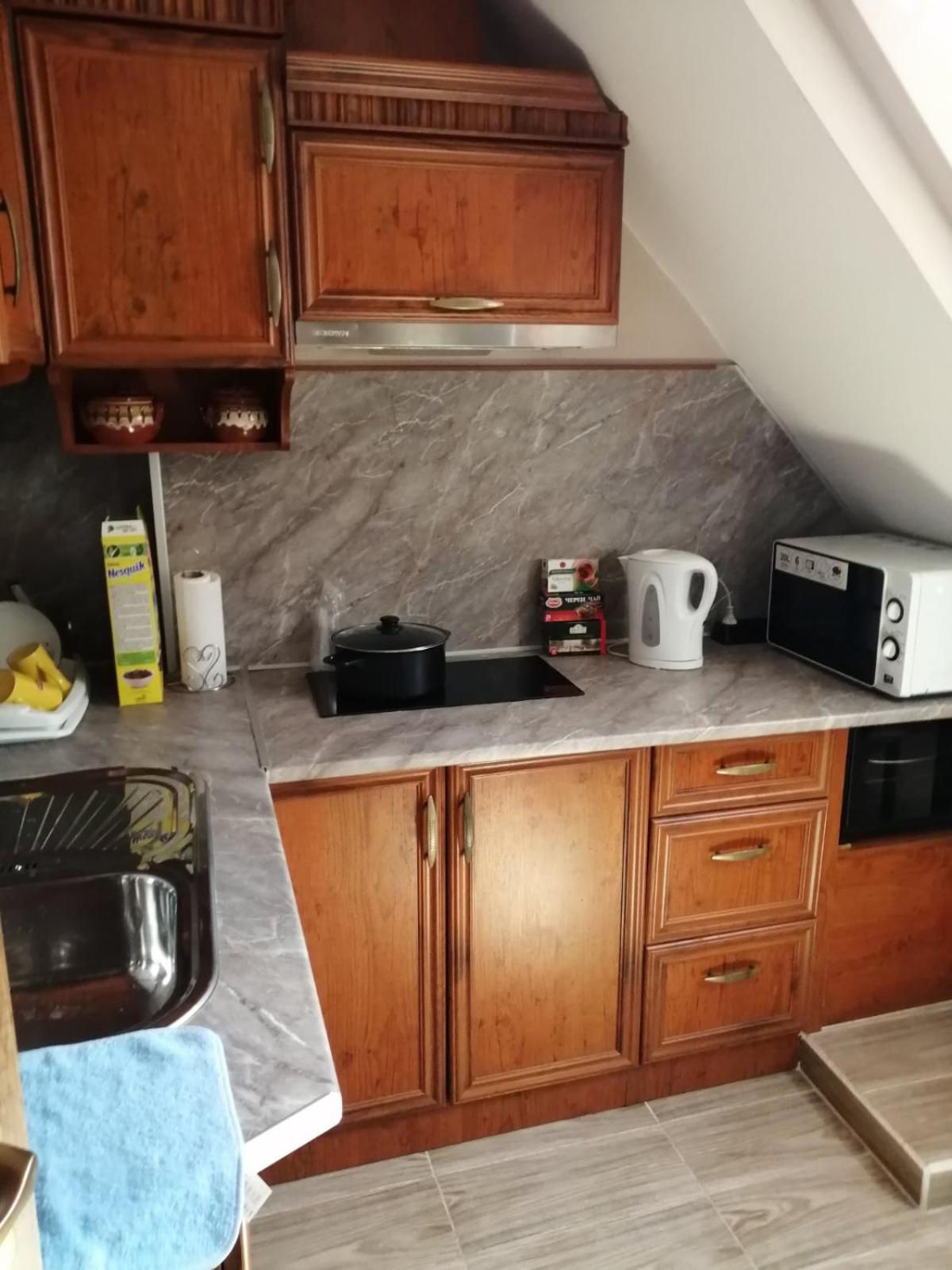 One-Bedroom Apartment - Photo 2