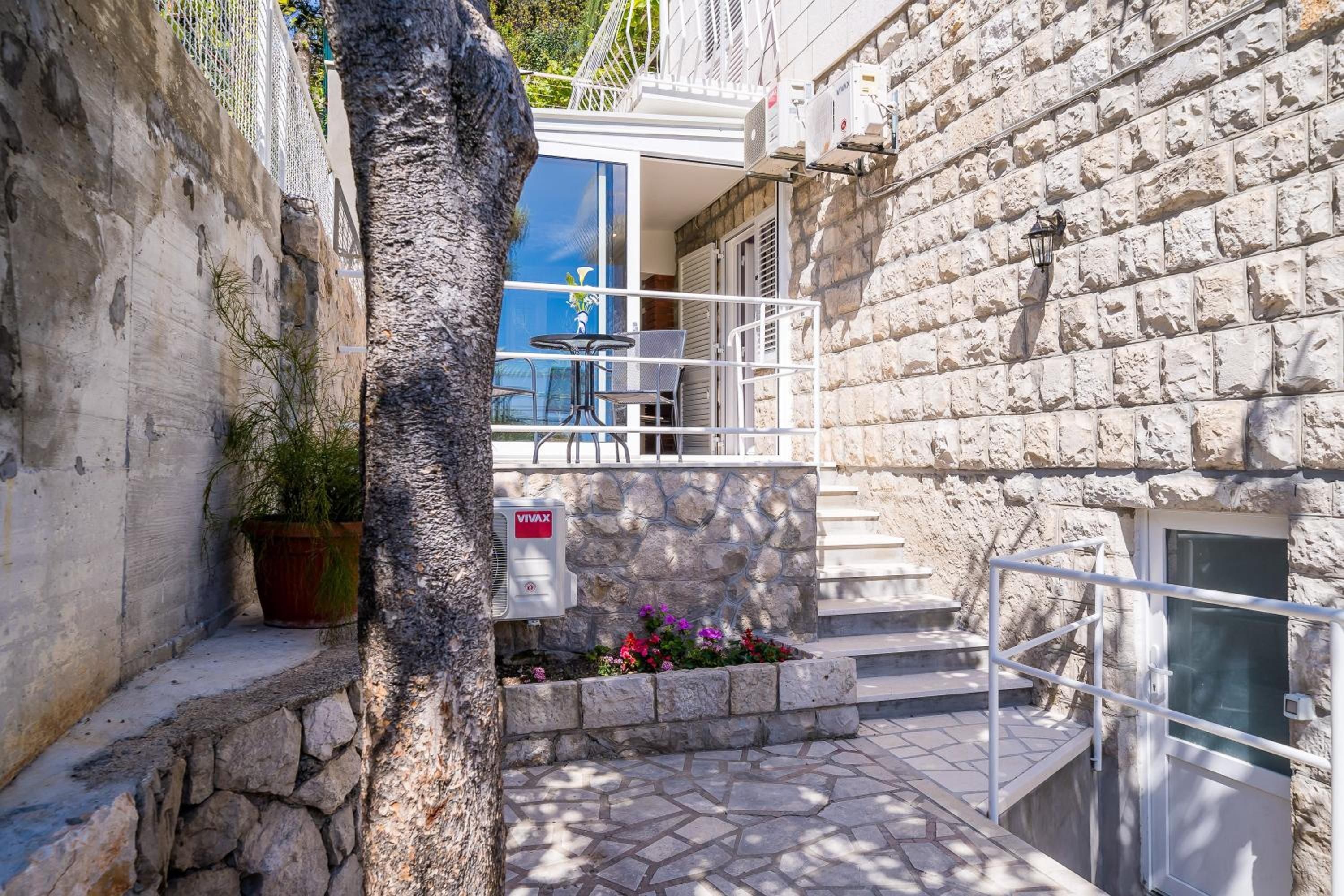 Two-Bedroom Apartment with Terrace and Sea View photo 3