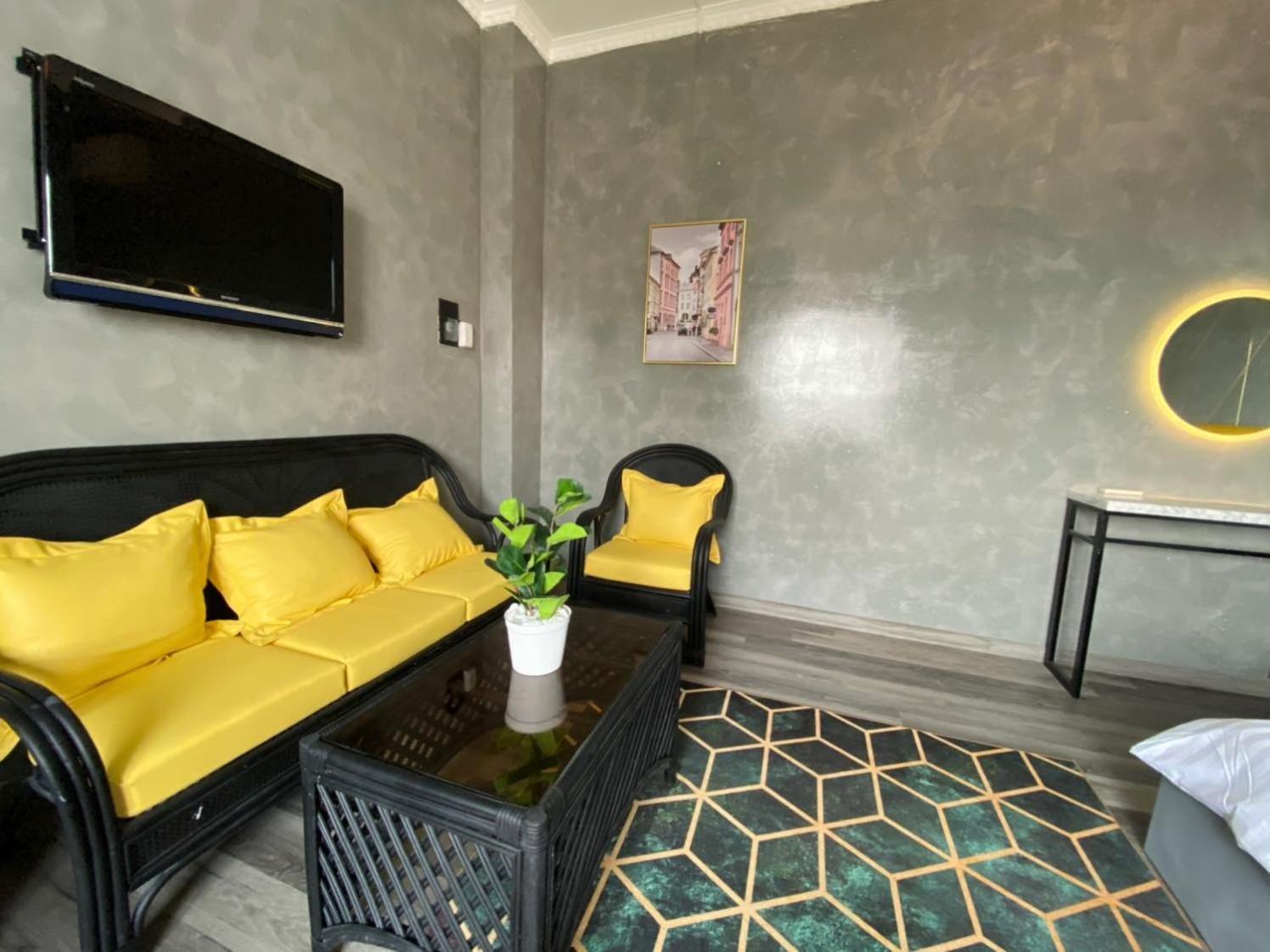 Studio Apartment - Photo 4