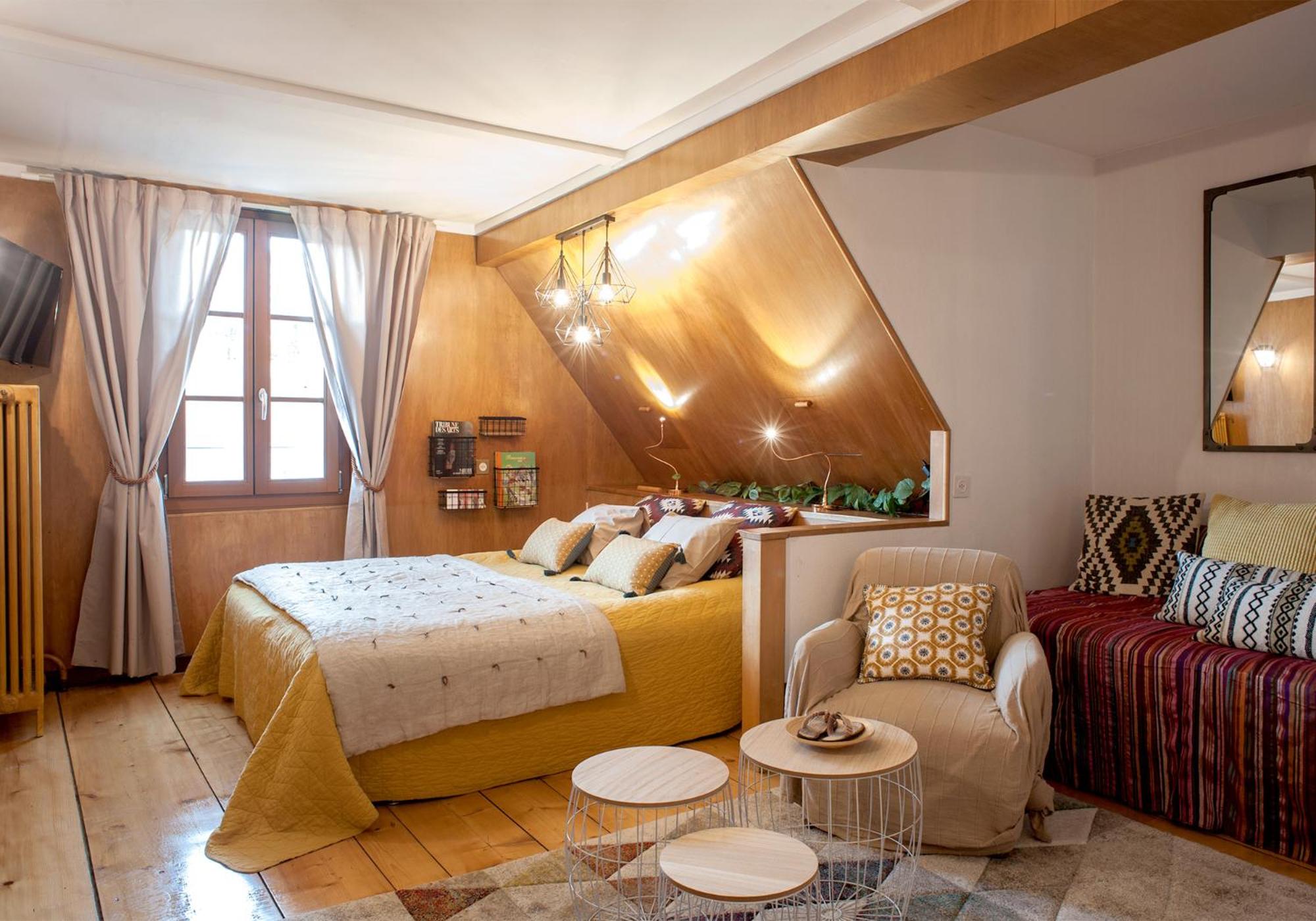 Double Room with Shared Bathroom