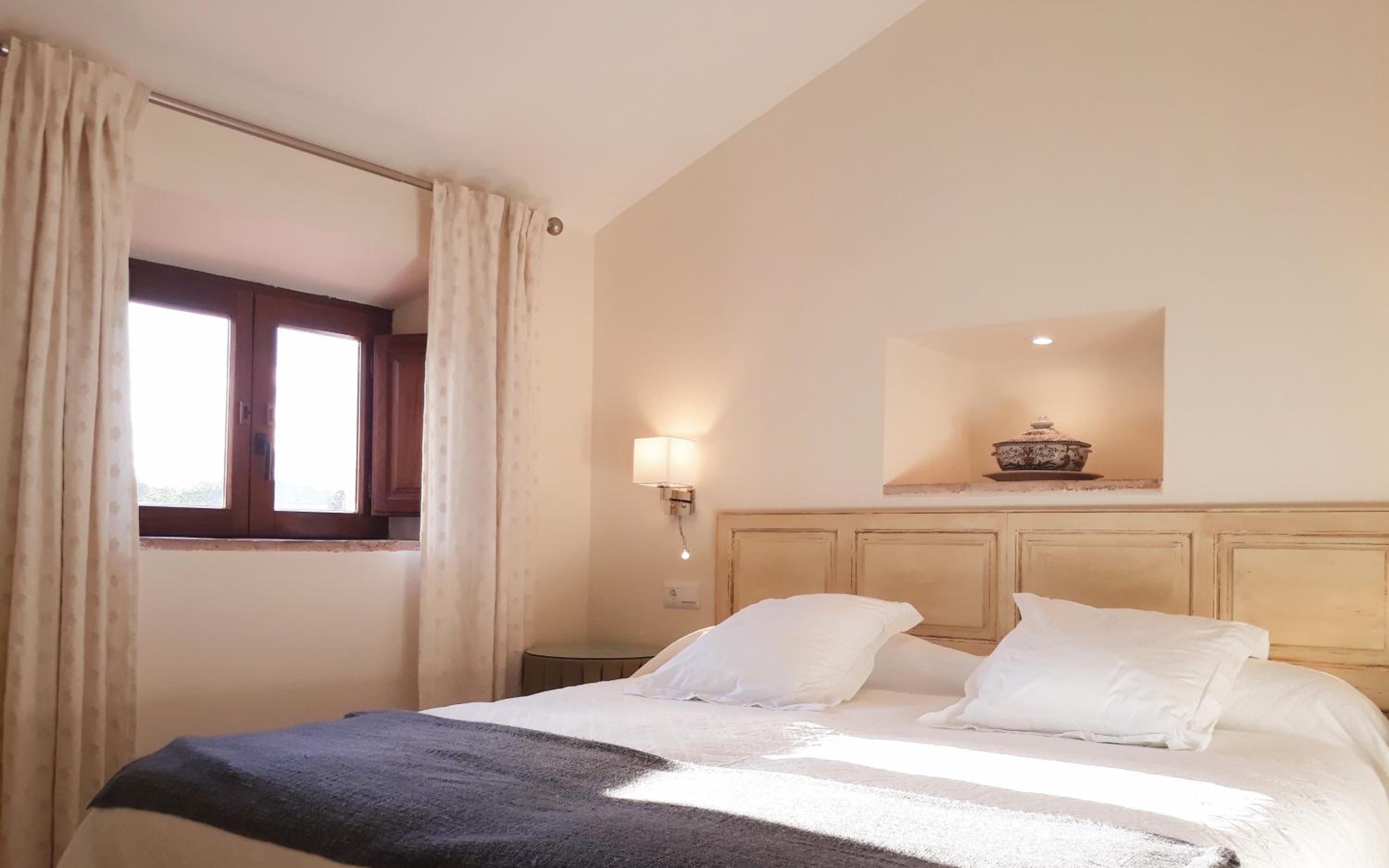 Double or Twin Room with Garden View - Photo 8